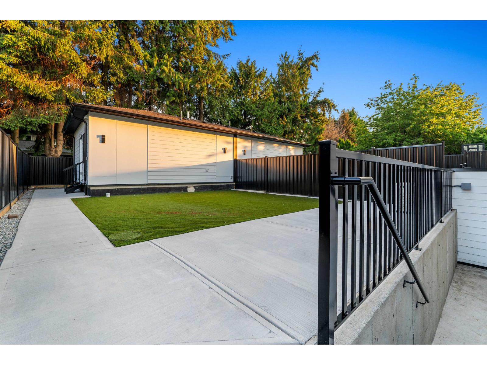 11914 78b Avenue Property Photo 27