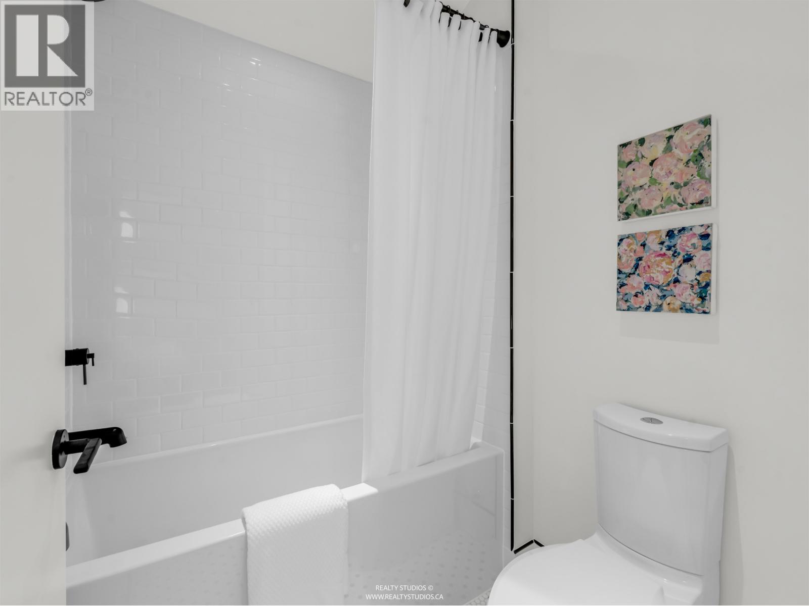 4090 Maple Crescent Property Photo 29