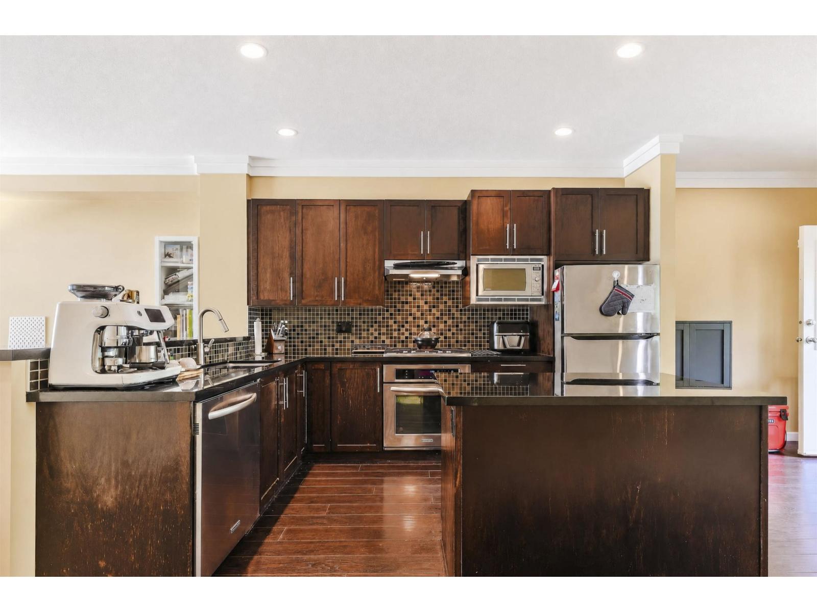 55 3009 156 Street Property Photo 5