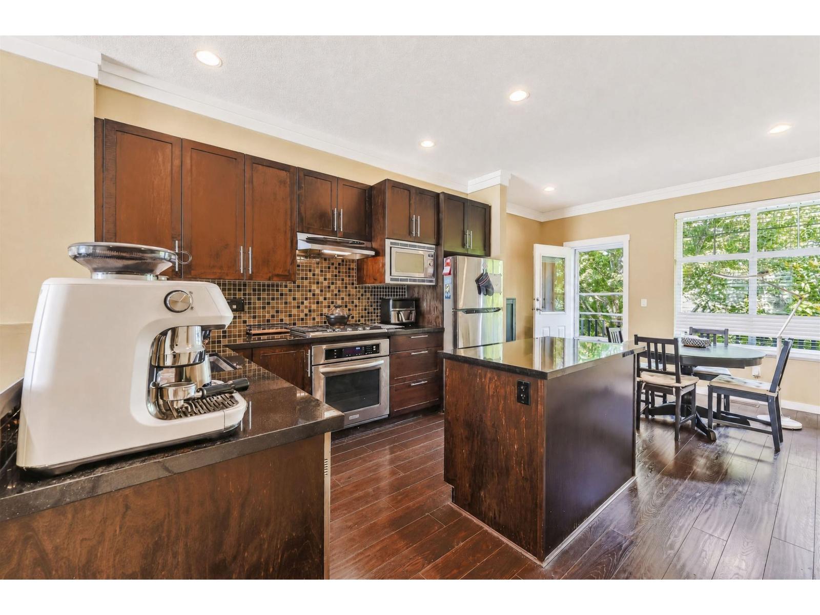 55 3009 156 Street Property Photo 6