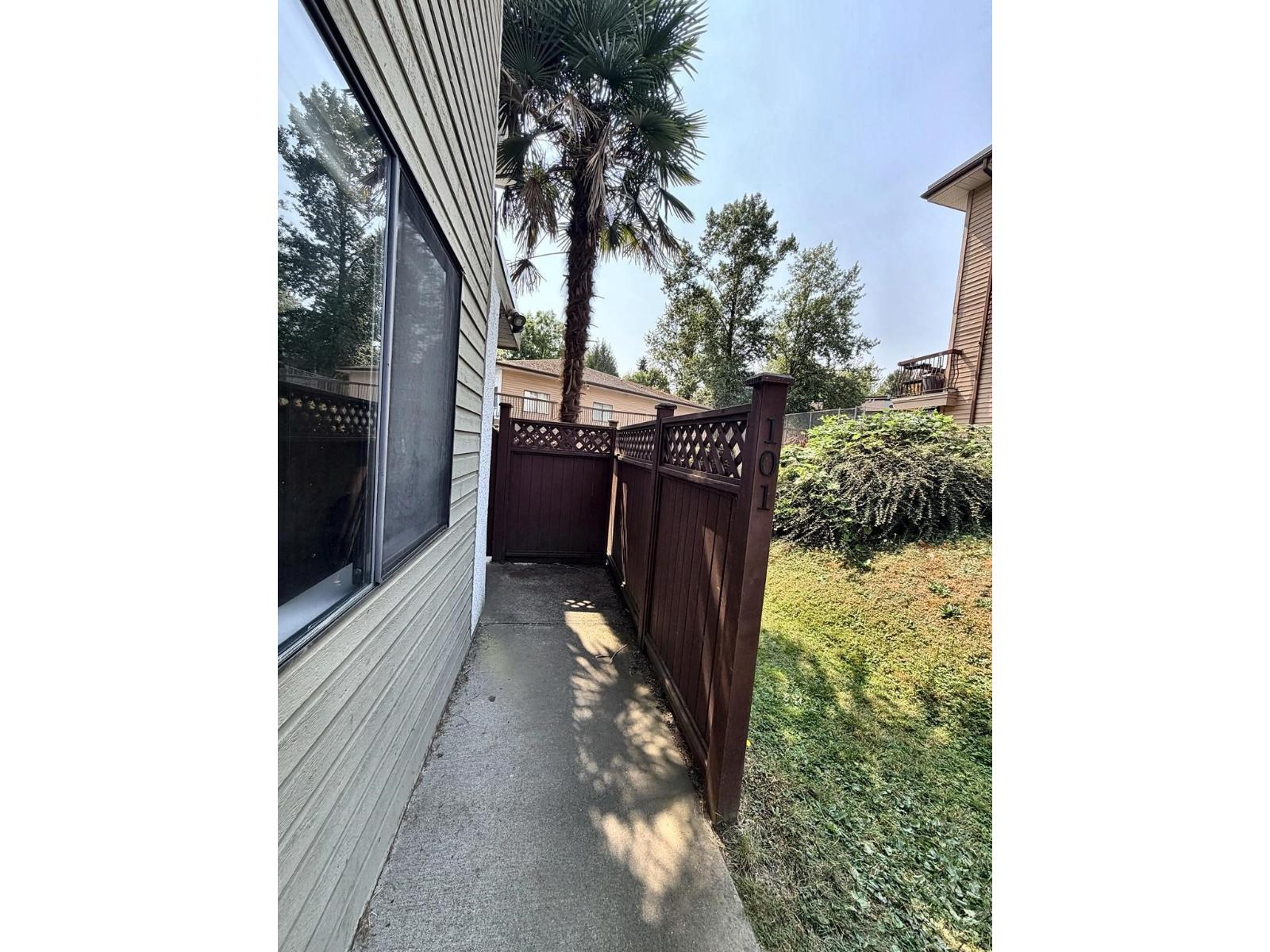 101 7131 133a Street Property Photo 2