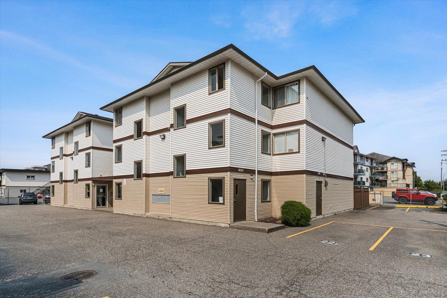 7435 SHAW Avenue #109 Property Photo 1