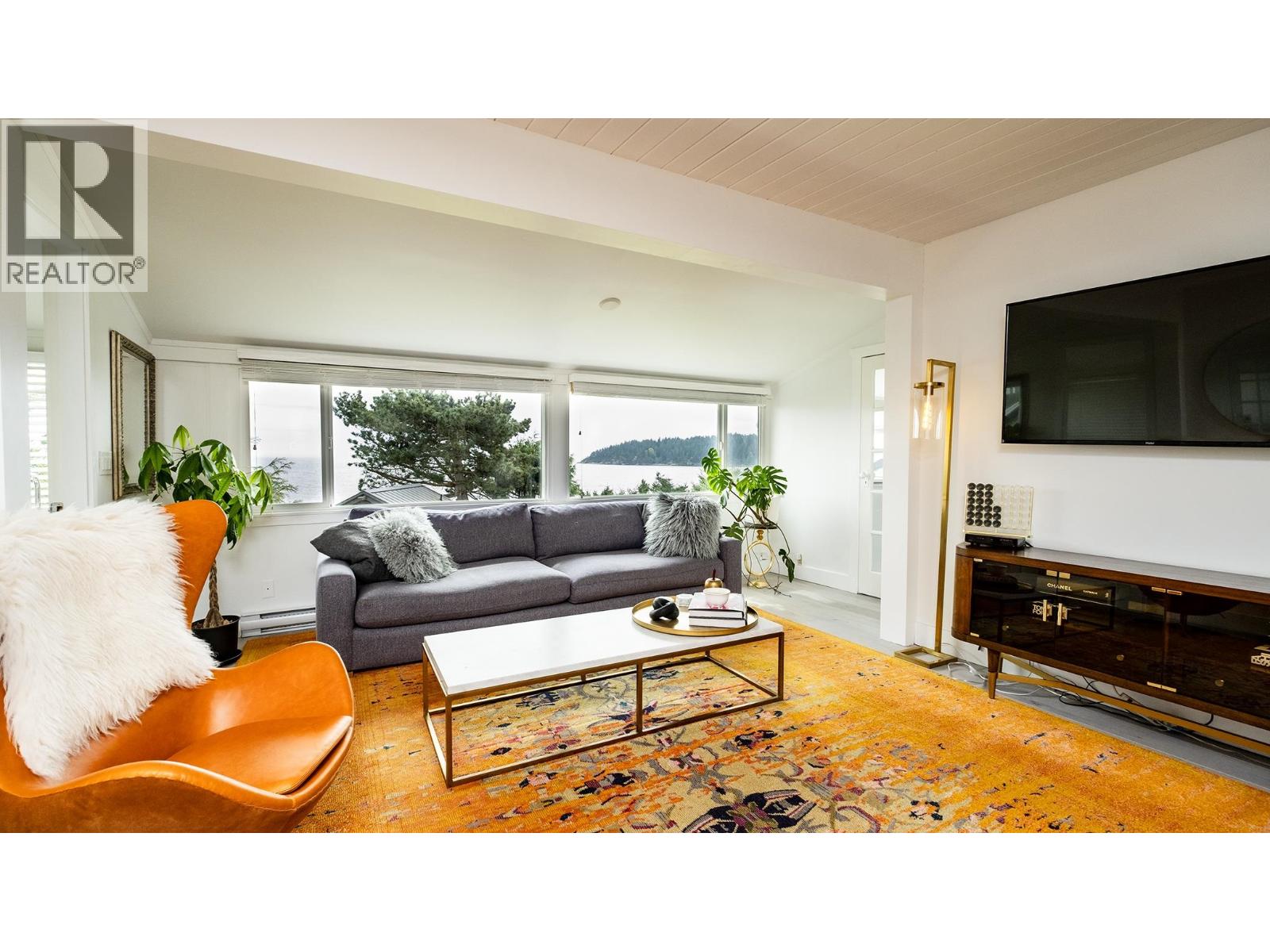 6221 Sunshine Coast Highway Property Photo 4