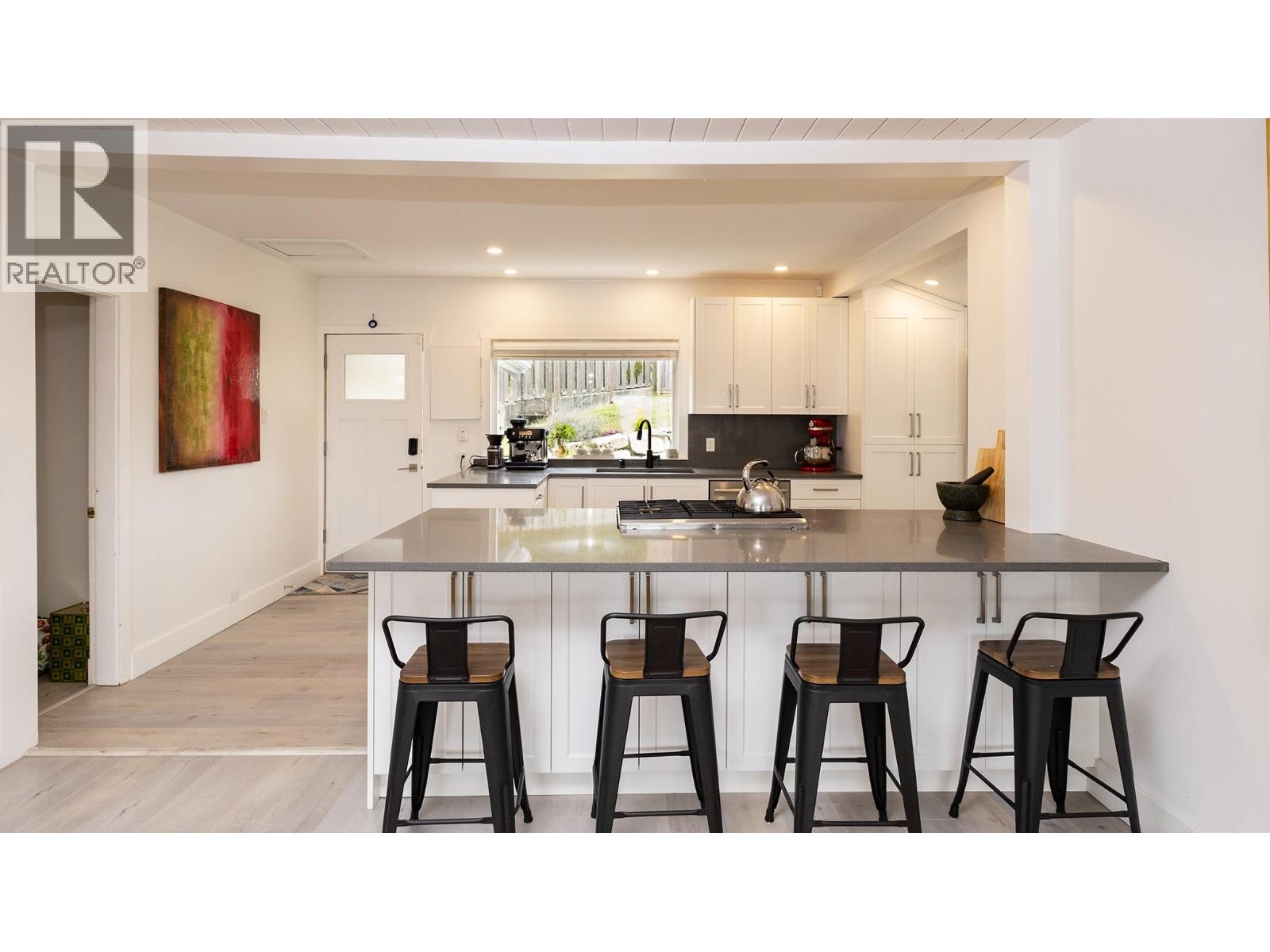 6221 Sunshine Coast Highway Property Photo 7