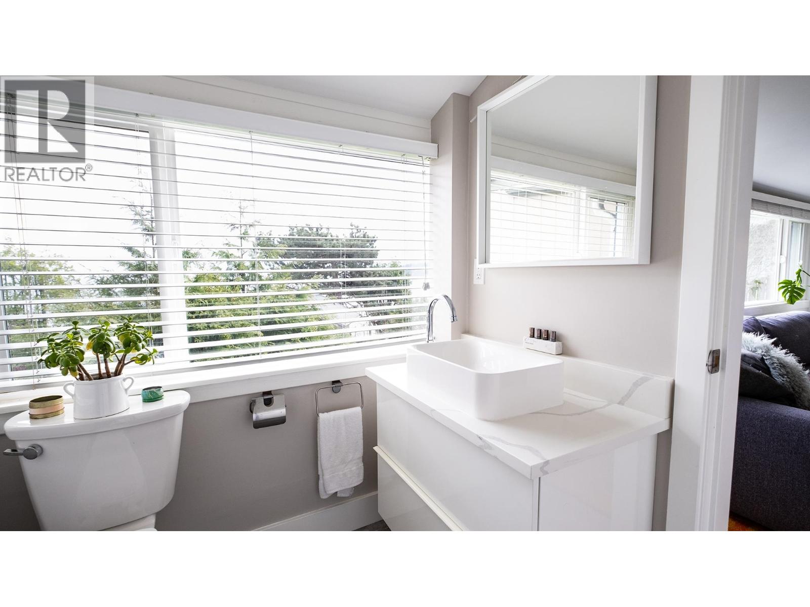 6221 Sunshine Coast Highway Property Photo 18