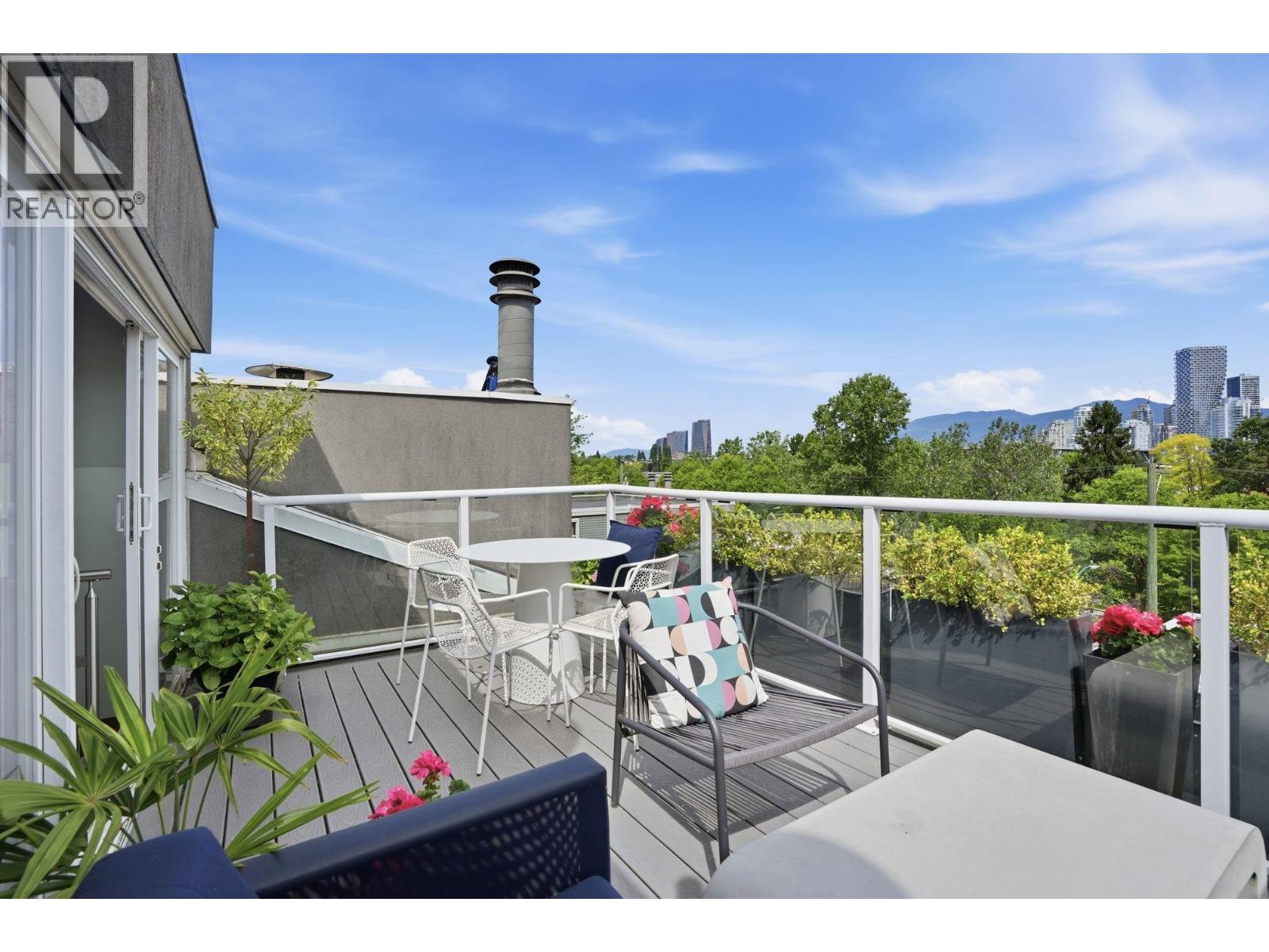 2224 Spruce Street Property Photo 4