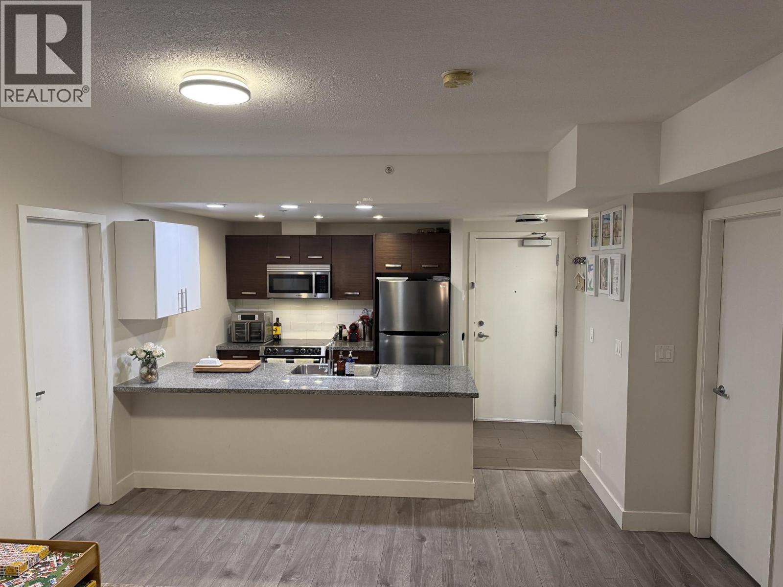 207 2957 Glen Drive Property Photo 3