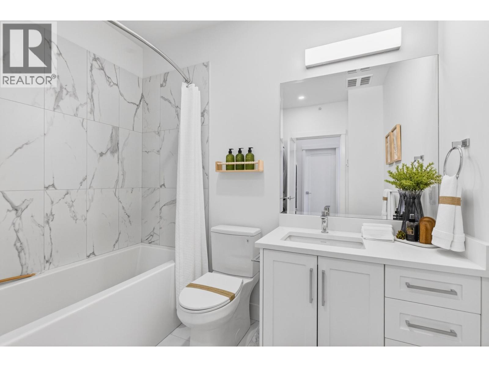 202 22348 North Avenue Property Photo 14