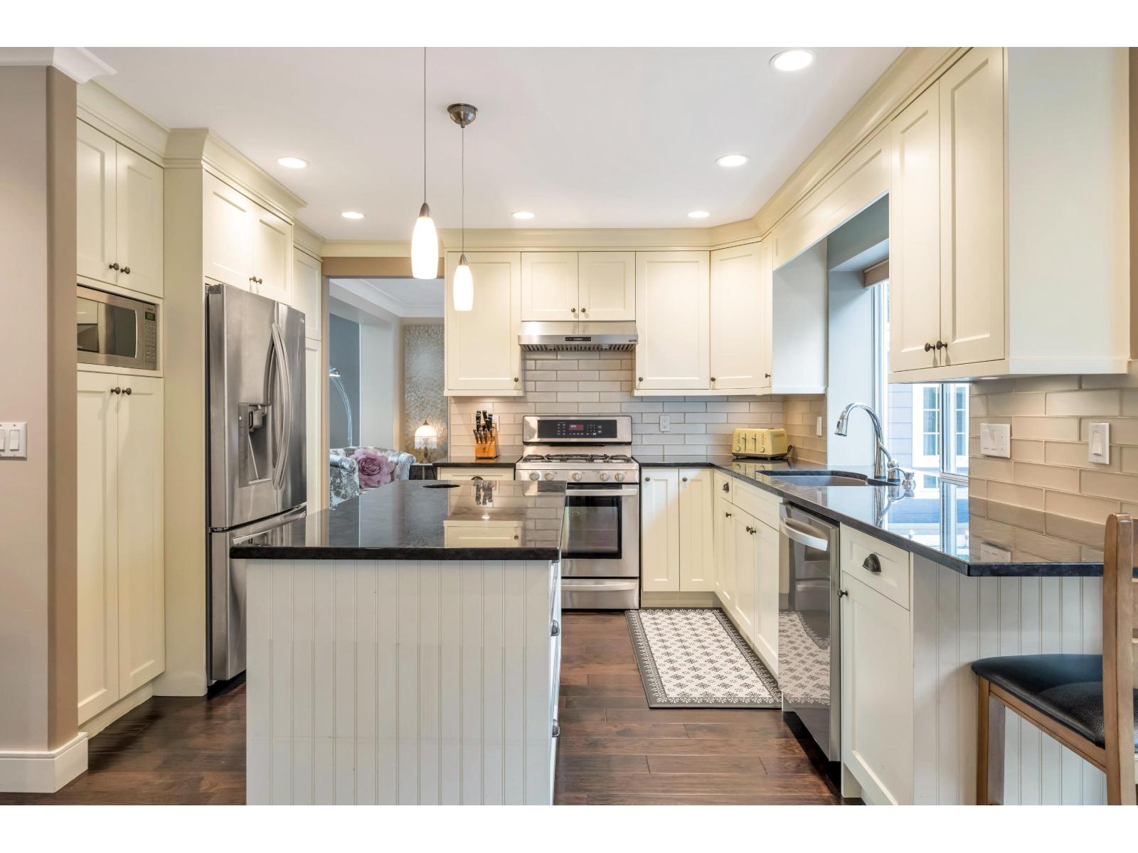 22105 45a Avenue Property Photo 11
