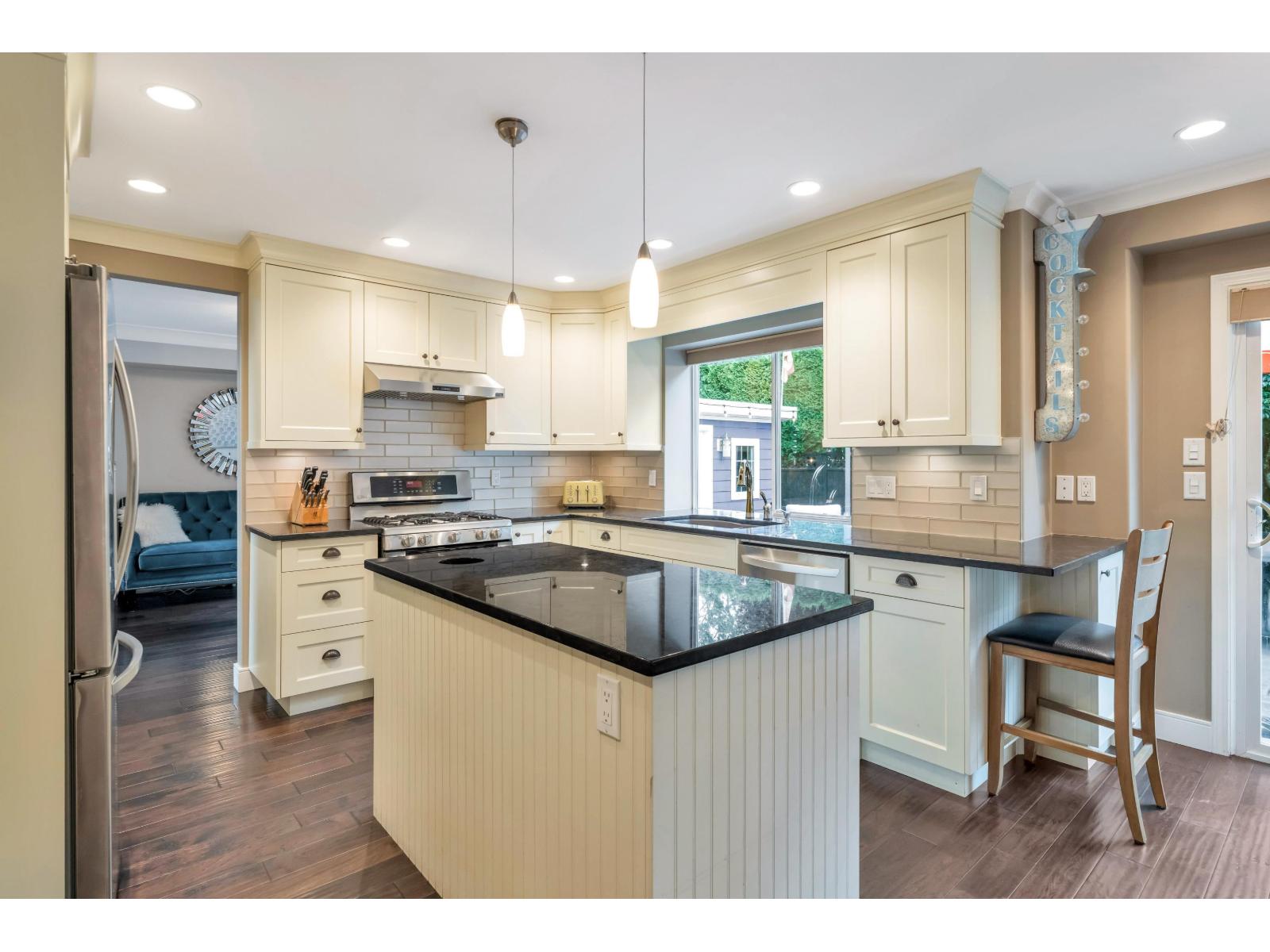 22105 45a Avenue Property Photo 12