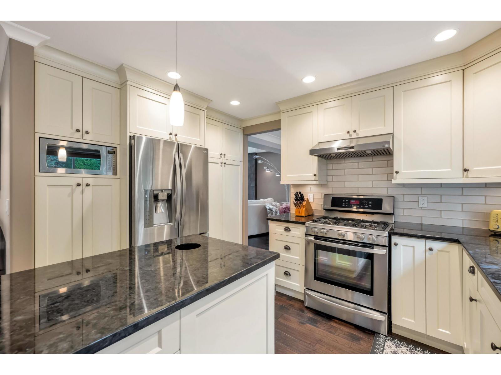 22105 45a Avenue Property Photo 13