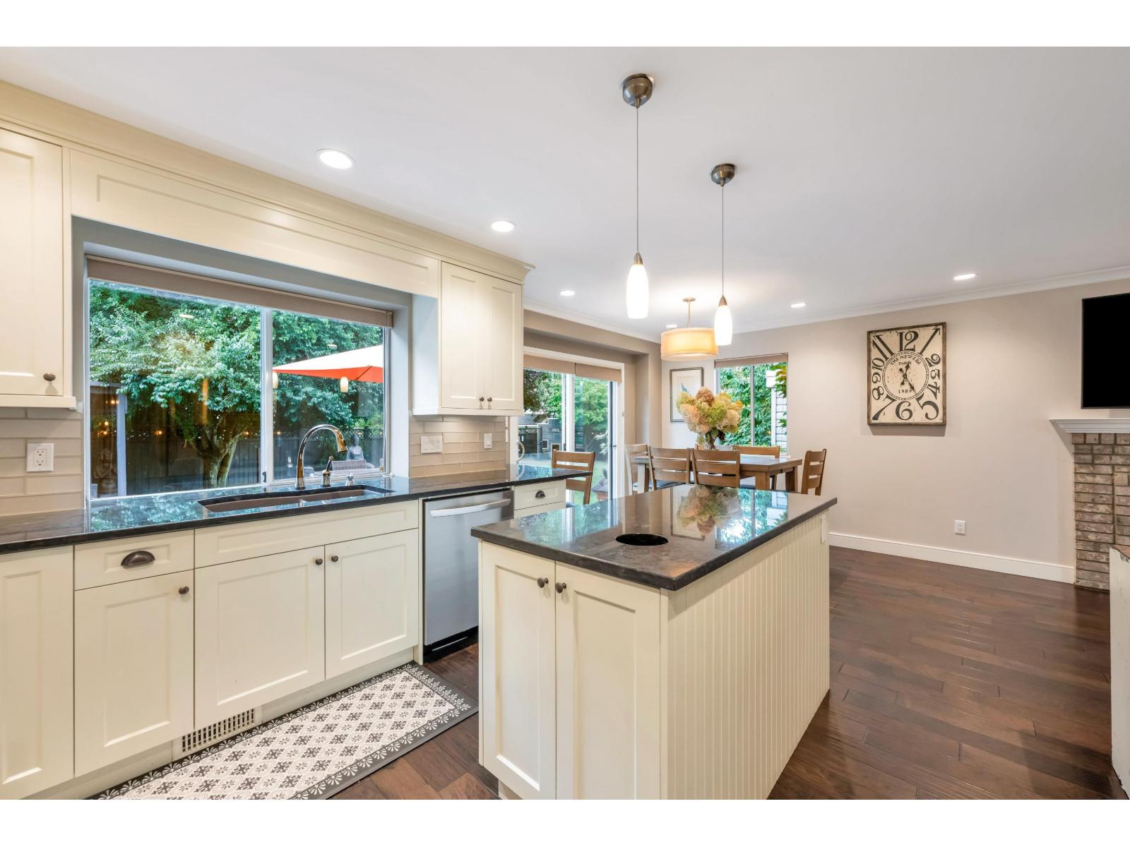 22105 45a Avenue Property Photo 15