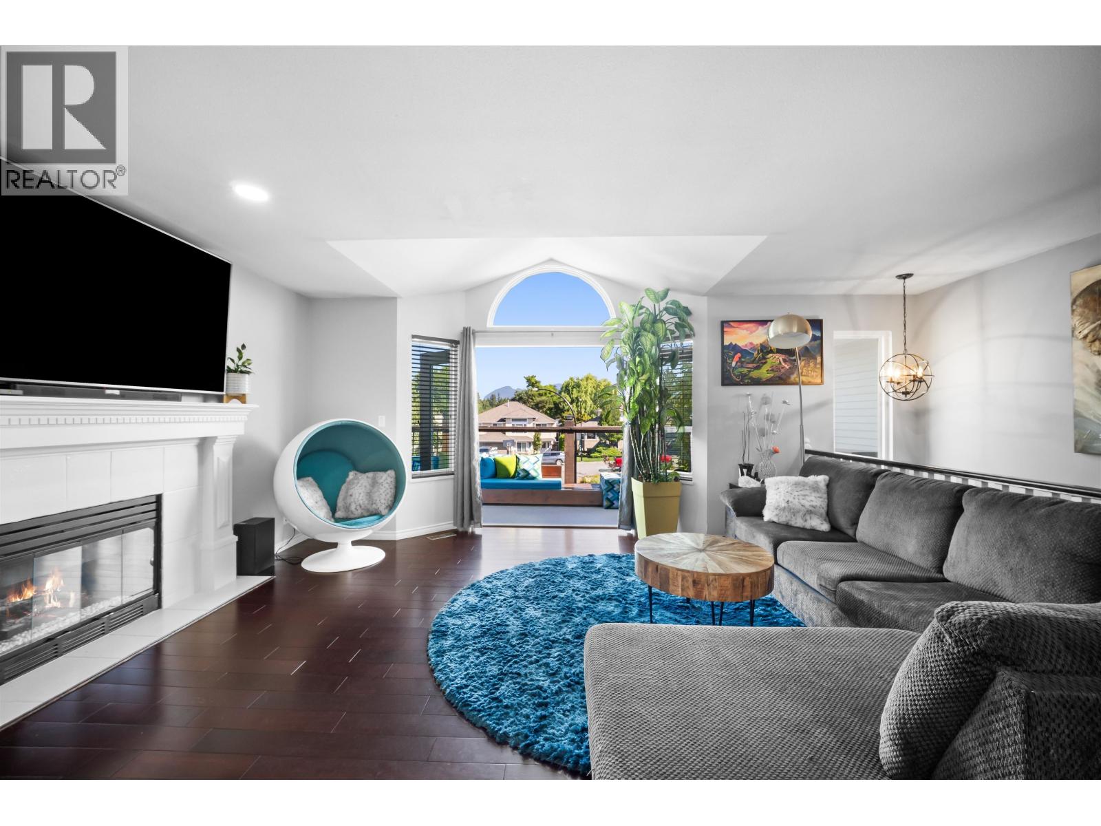 12462 231a Street Property Photo 3