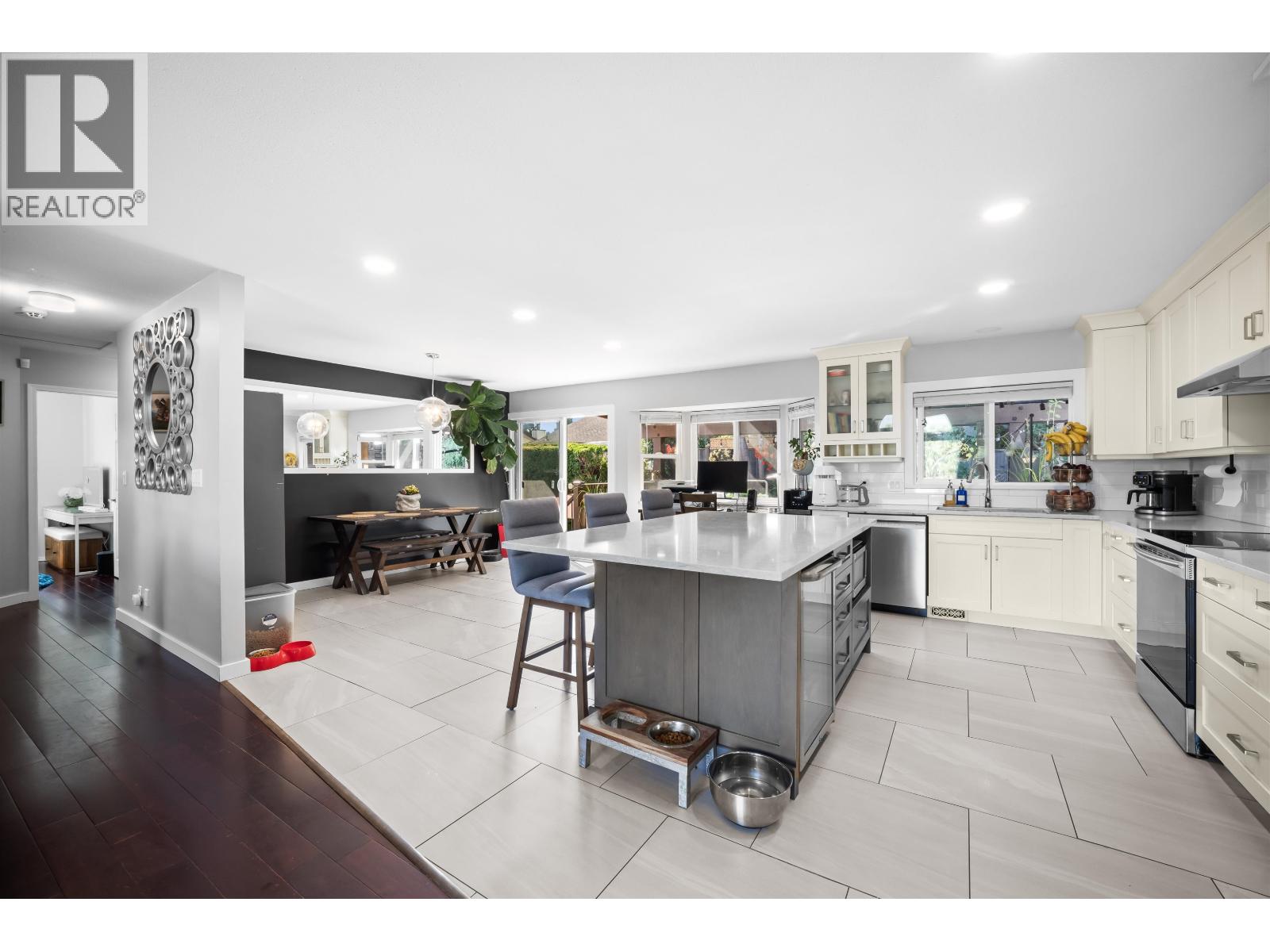 12462 231a Street Property Photo 6