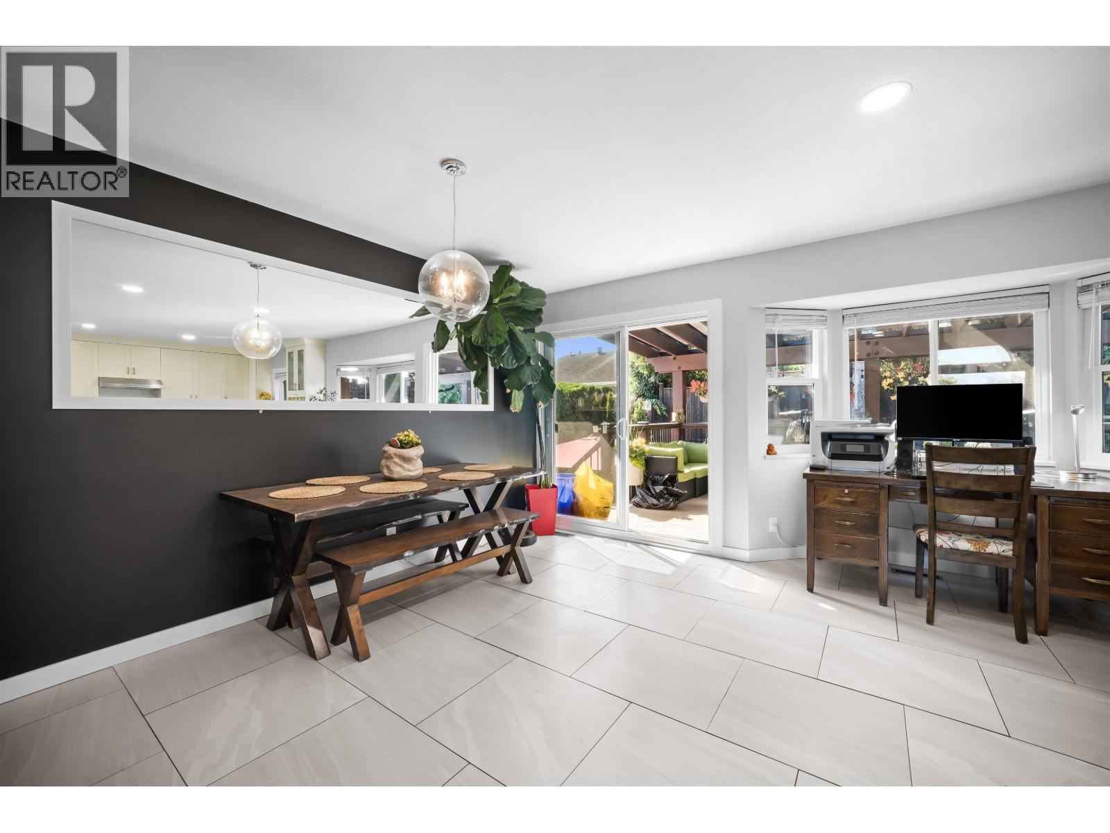 12462 231a Street Property Photo 7