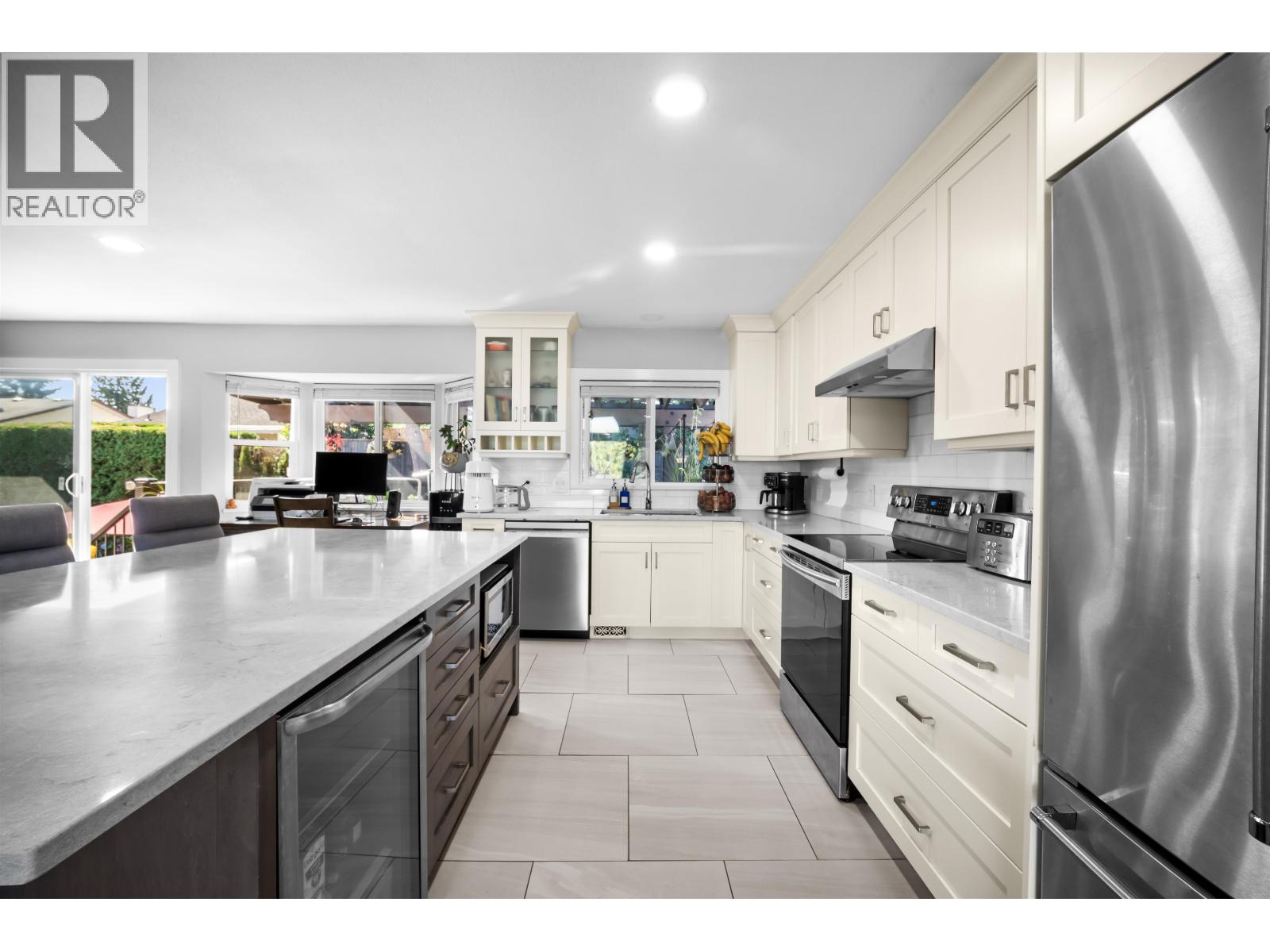 12462 231a Street Property Photo 8