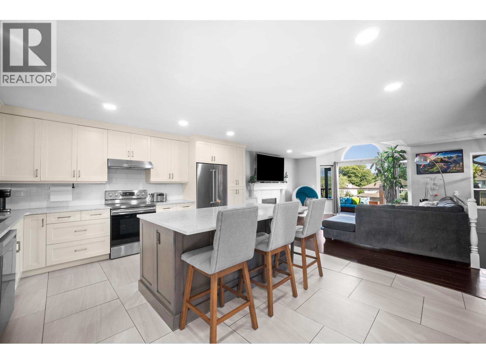 12462 231a Street Property Photo 11