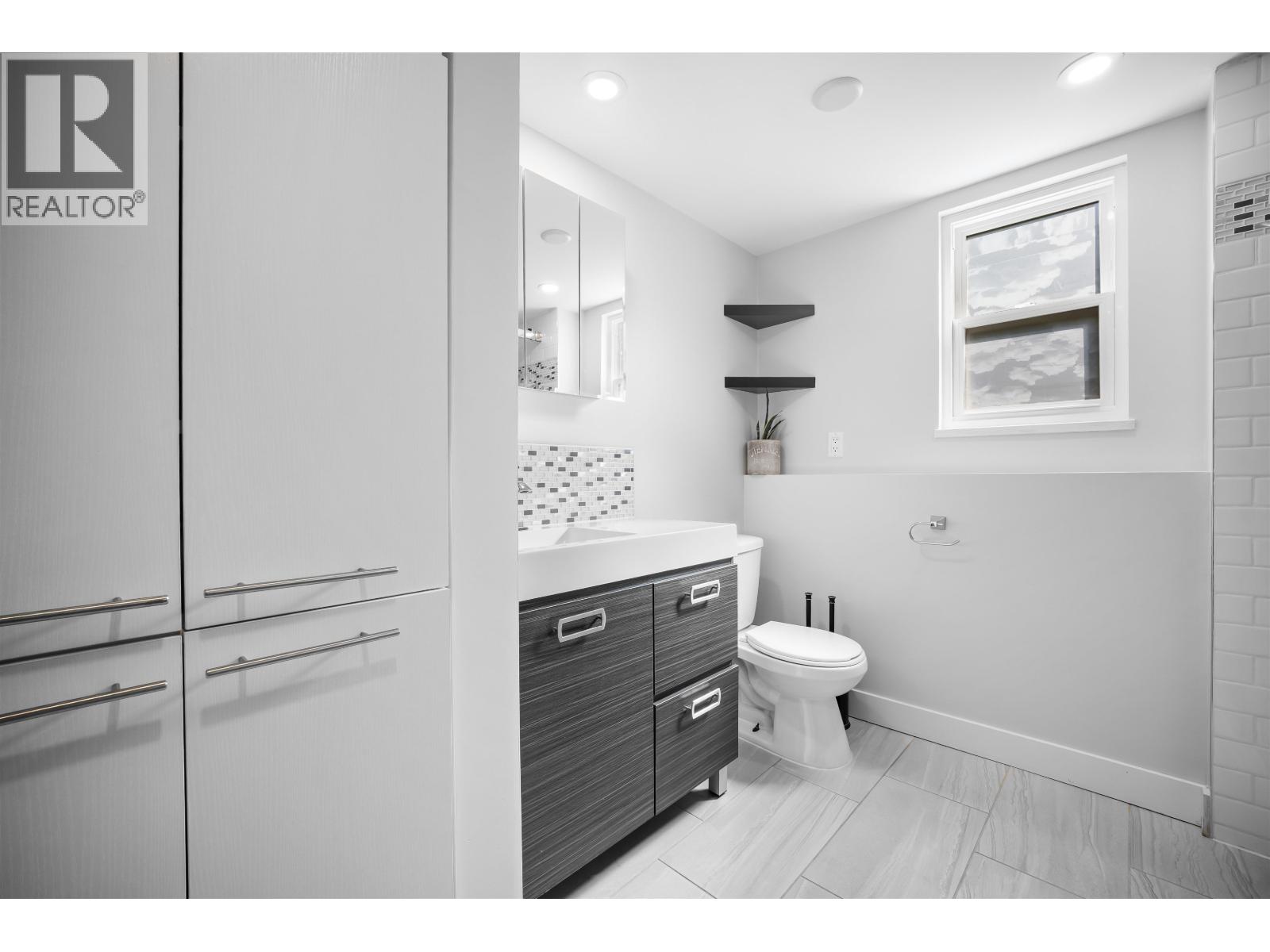 12462 231a Street Property Photo 26