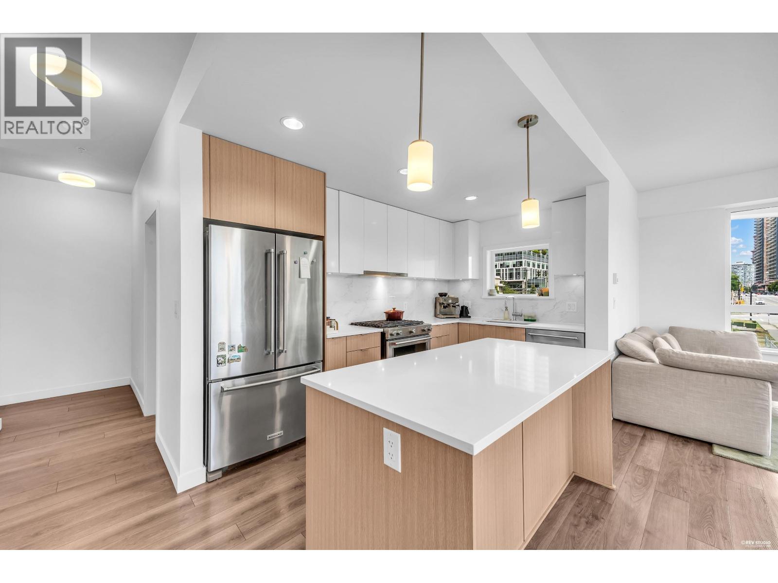 412 2188 Madison Avenue Property Photo 9