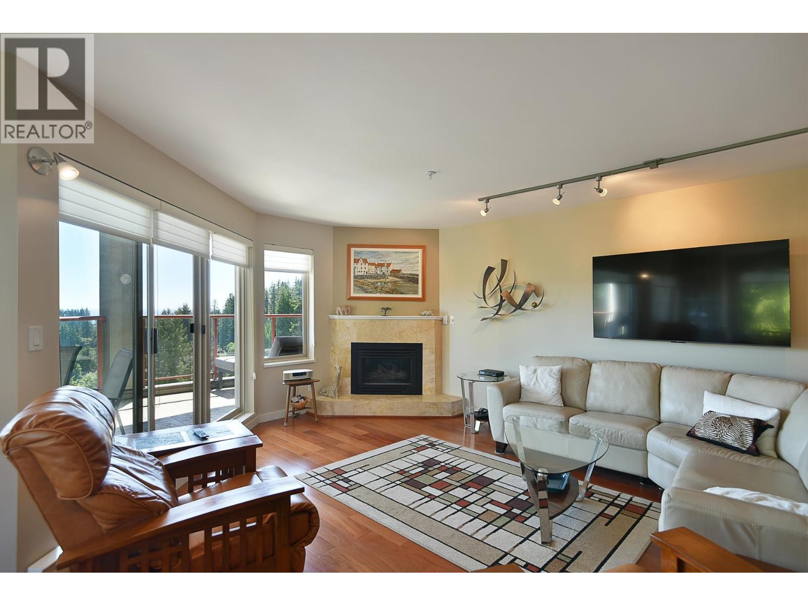 301 5780 Trail Avenue Property Photo 2