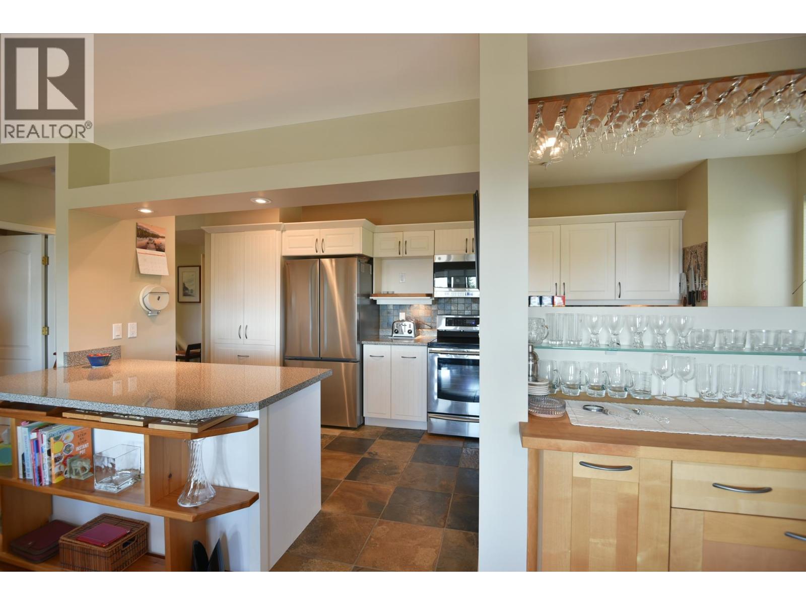 301 5780 Trail Avenue Property Photo 5