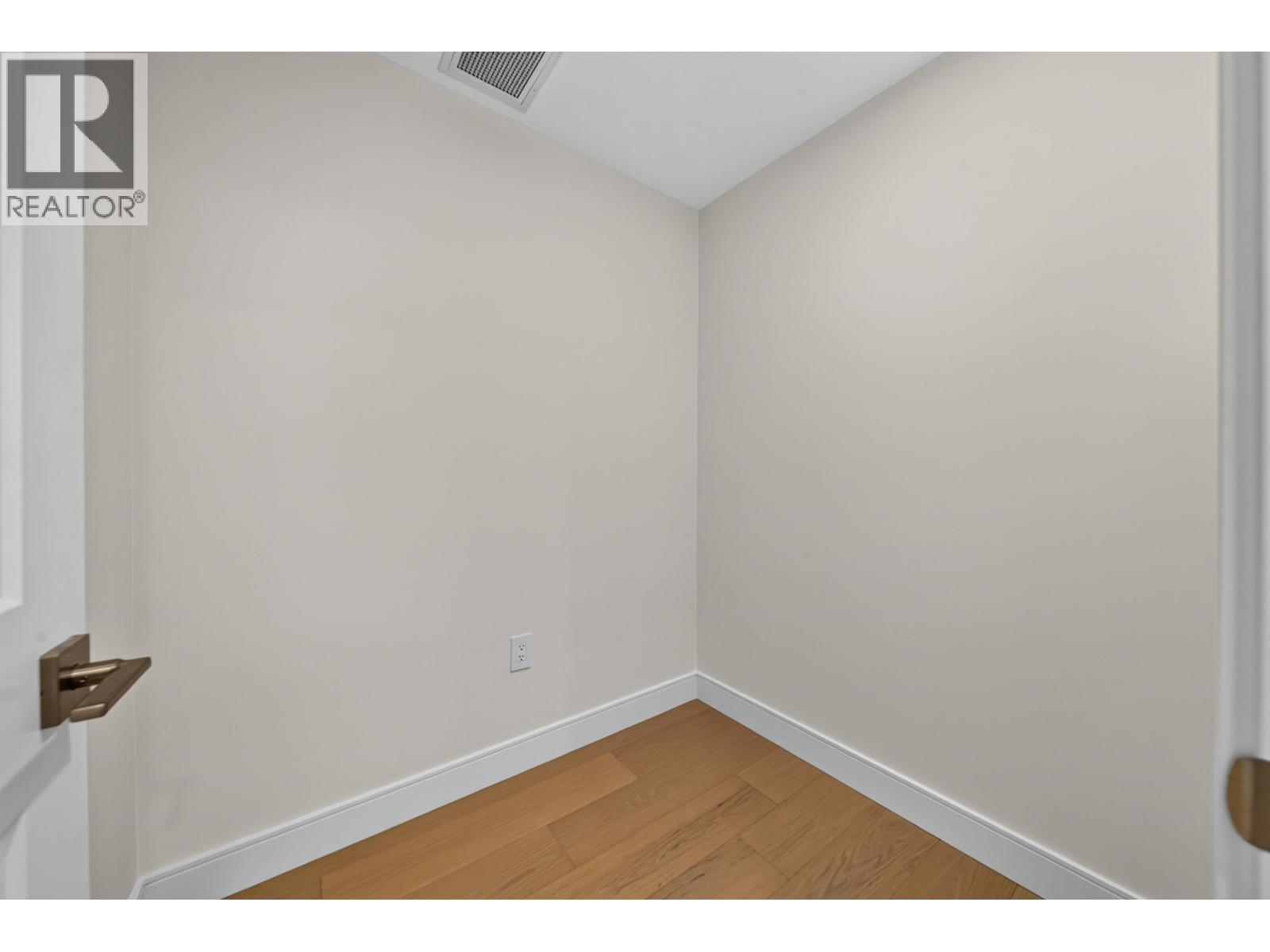 110 918 W 32nd Avenue Property Photo 20
