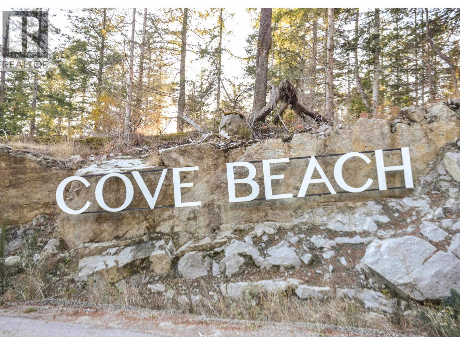 7643 Cove Beach Road Property Photo 2
