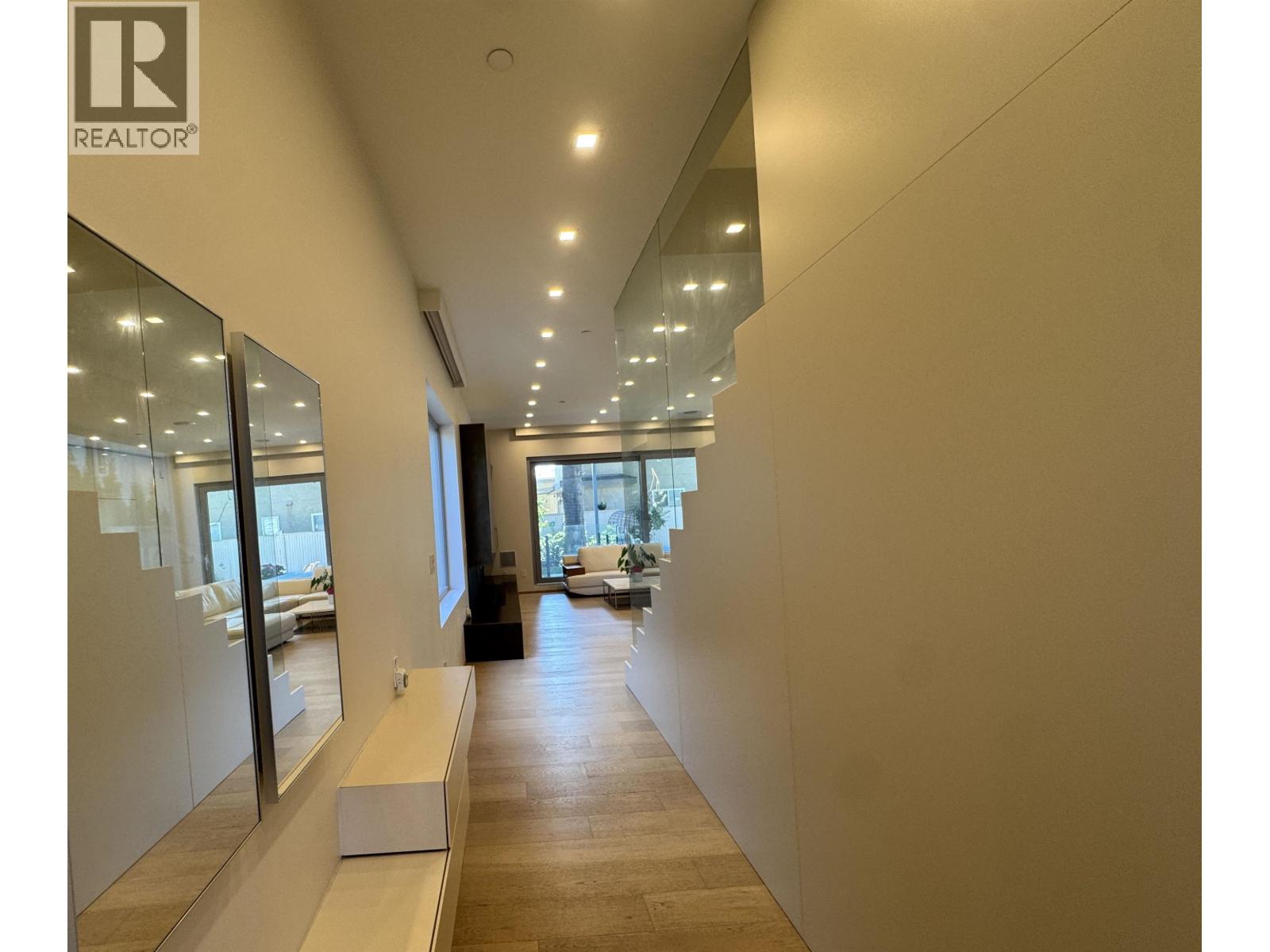 1076 Park Drive Property Photo 15