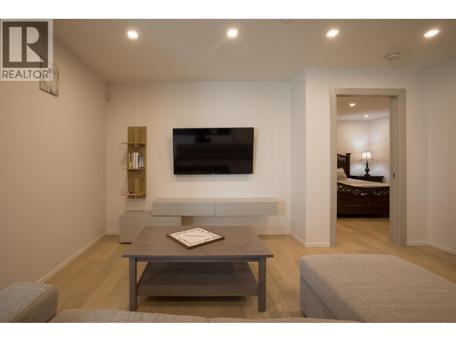1076 Park Drive Property Photo 20