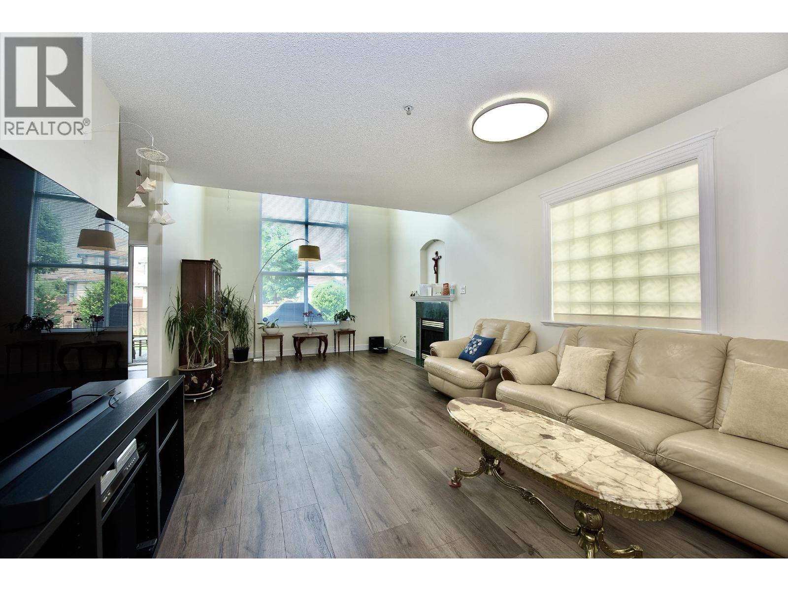 46 1370 Riverwood Gate Property Photo 5