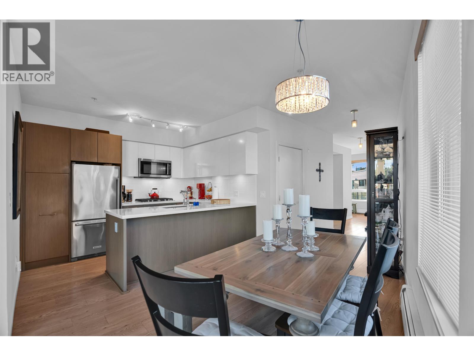 613 417 GREAT NORTHERN WAY Property Photo 1