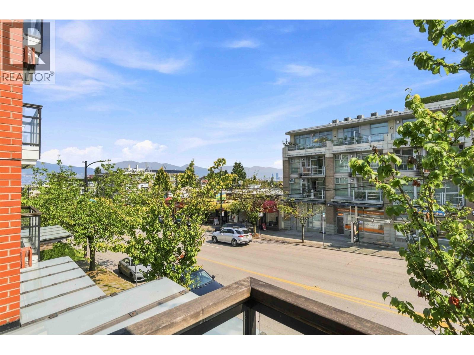 202 3611 W 18th Avenue Property Photo 1