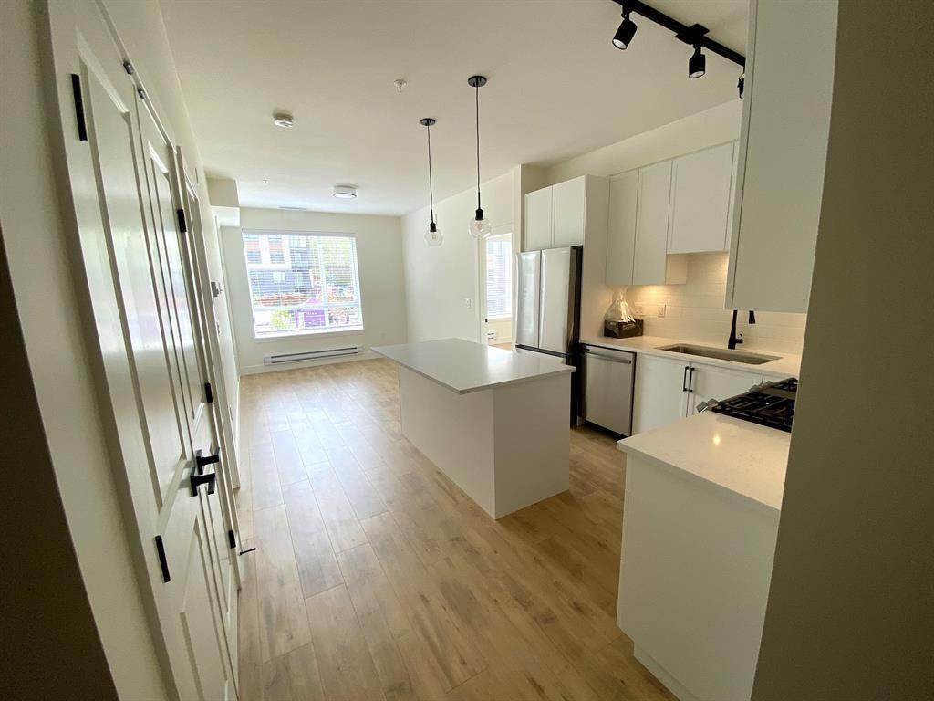 206 19935 75a Avenue Property Photo 3