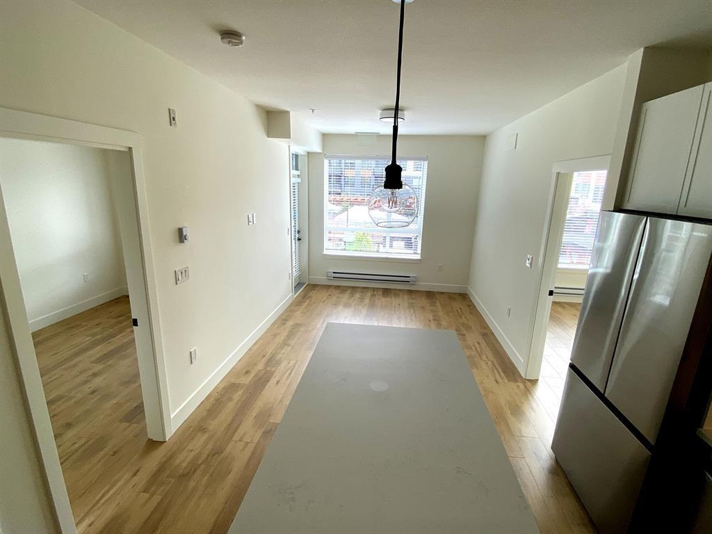 206 19935 75a Avenue Property Photo 4