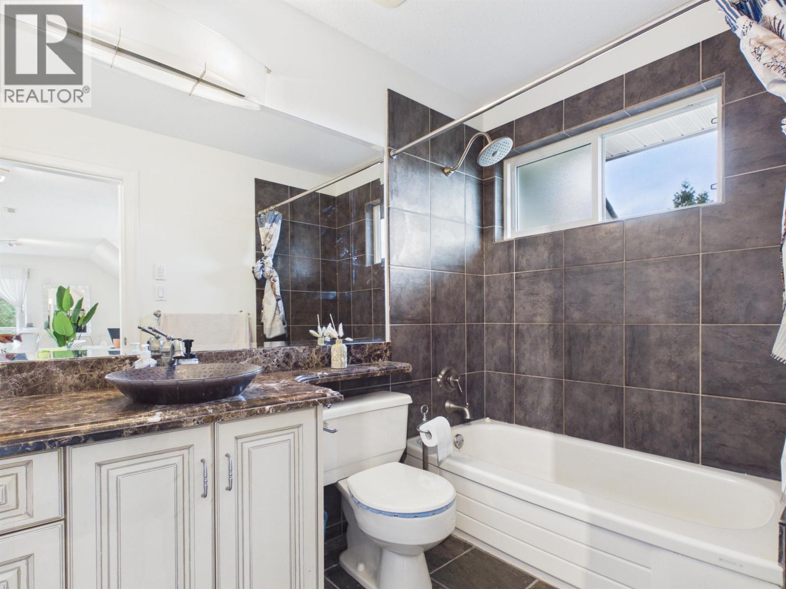 2779 Sylvan Place Property Photo 38