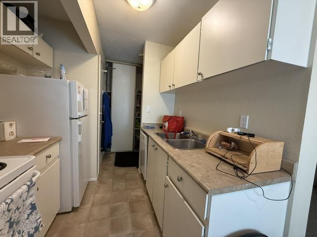 417 280 N Broadway Avenue Property Photo 3