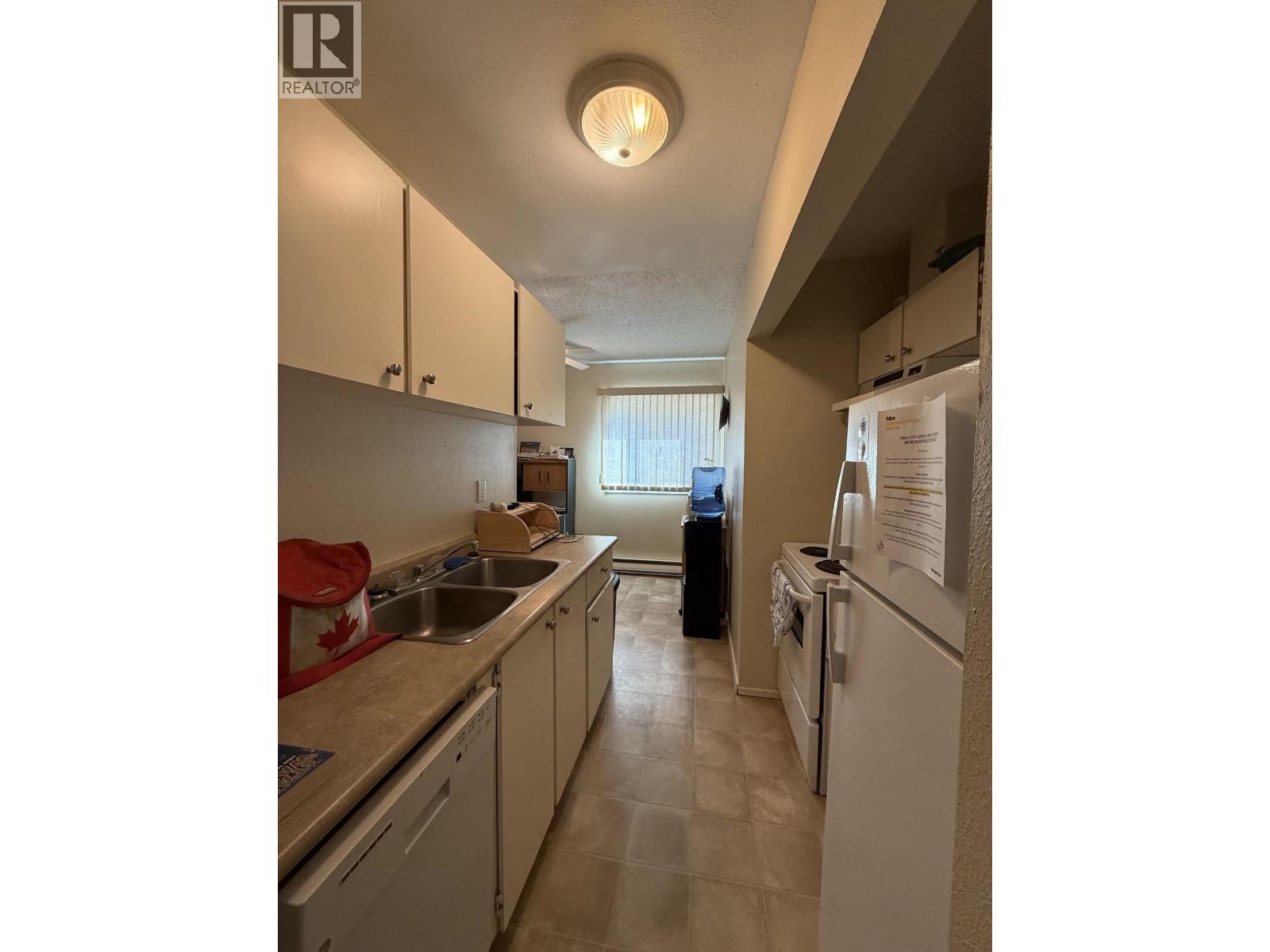 417 280 N Broadway Avenue Property Photo 4