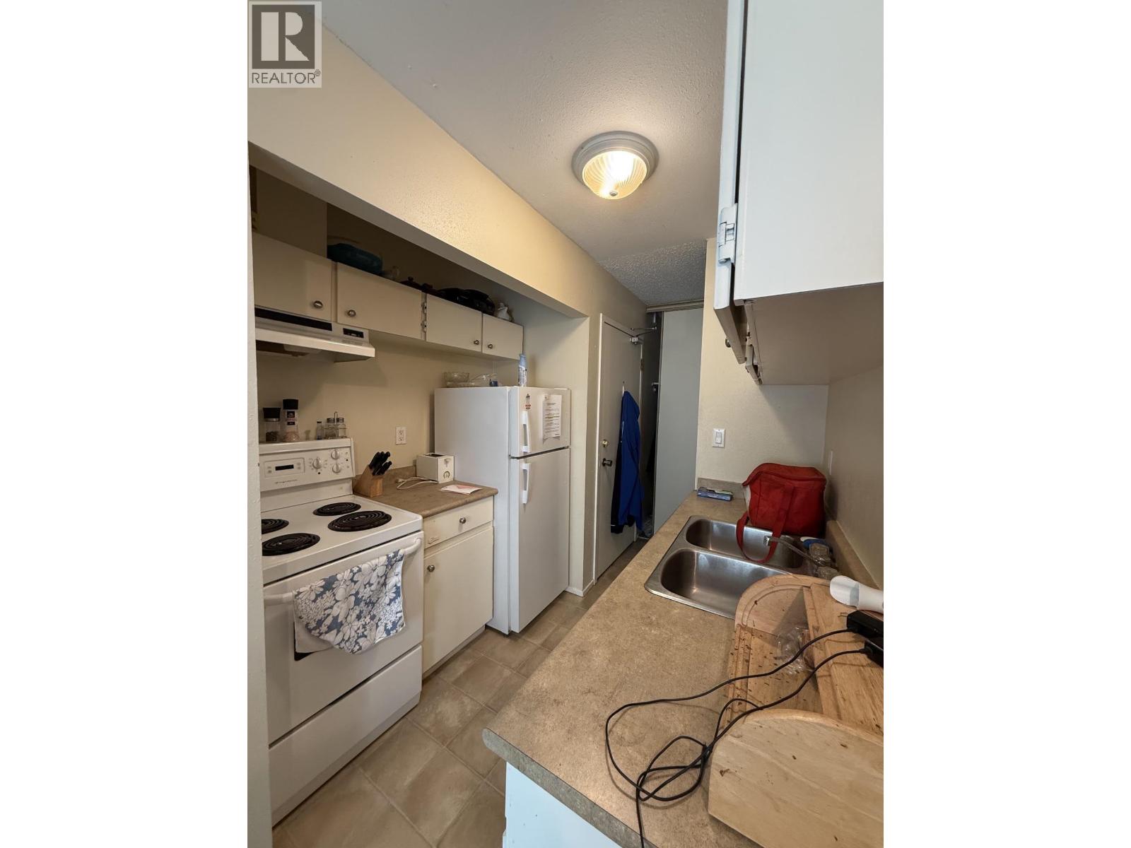 417 280 N Broadway Avenue Property Photo 5