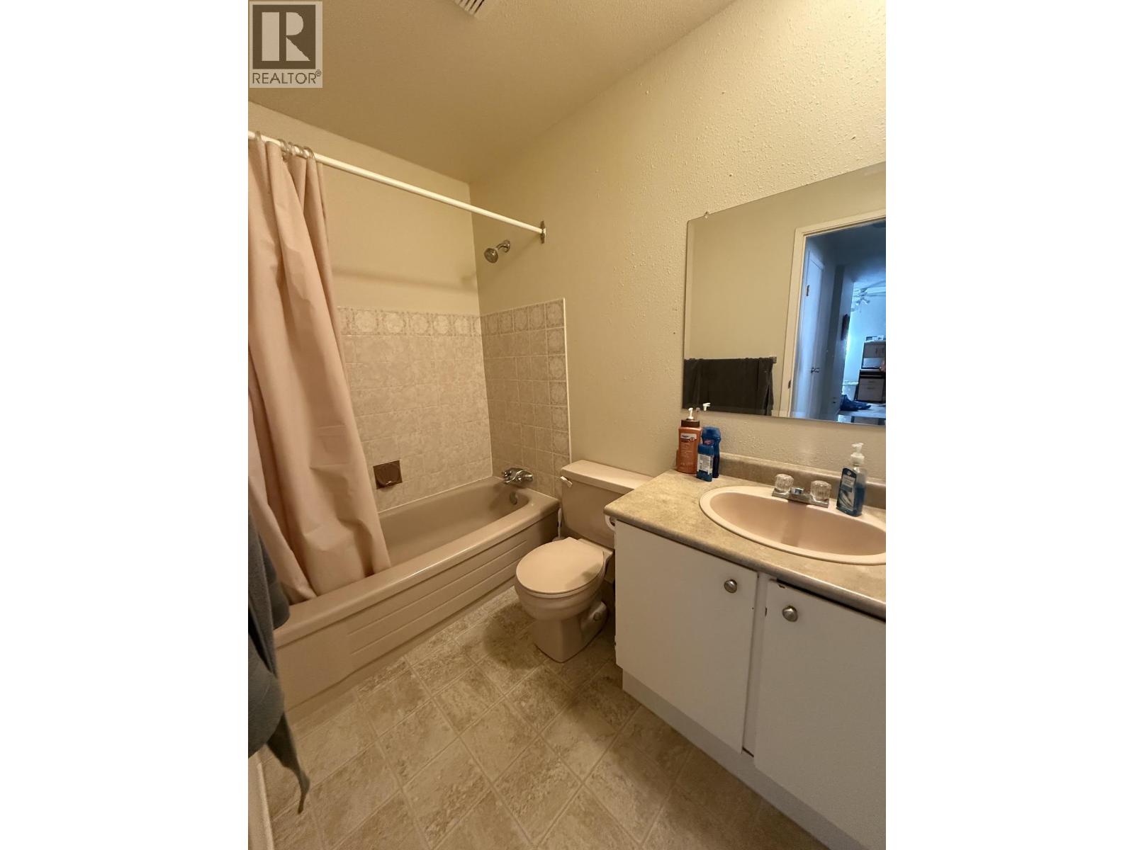 417 280 N Broadway Avenue Property Photo 12