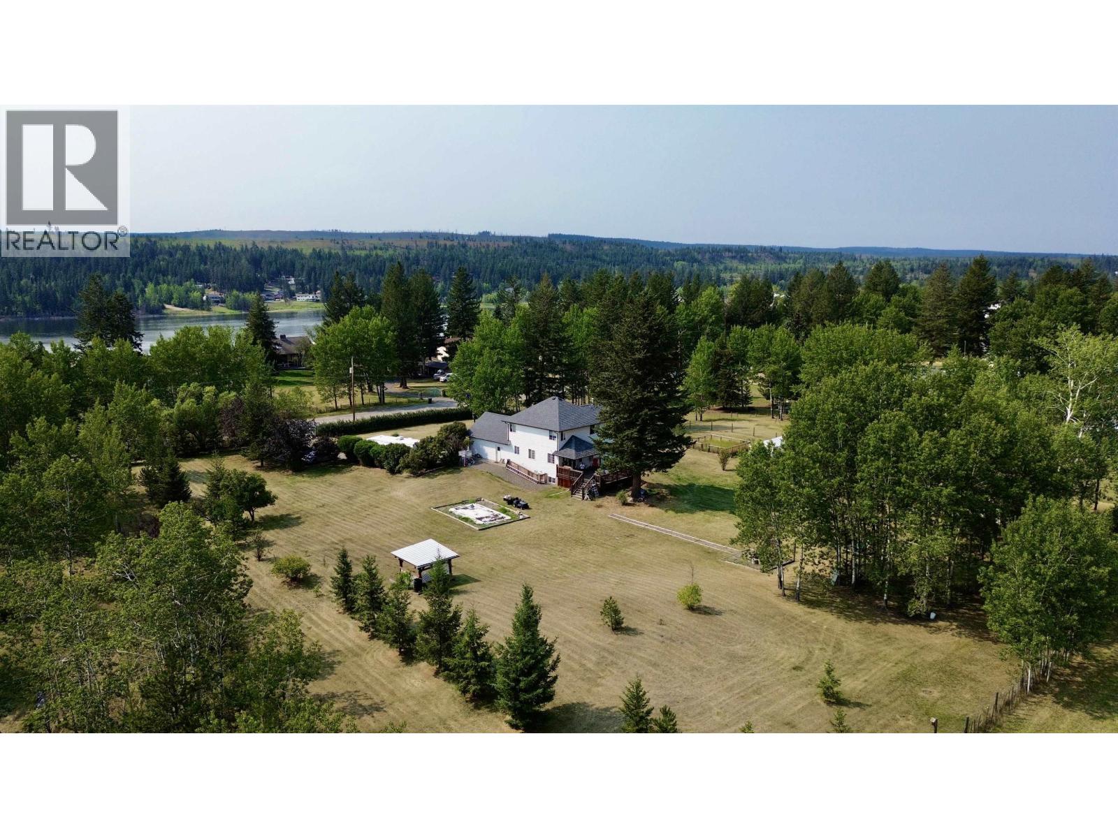 5581 Lakeside Court Property Photo 2