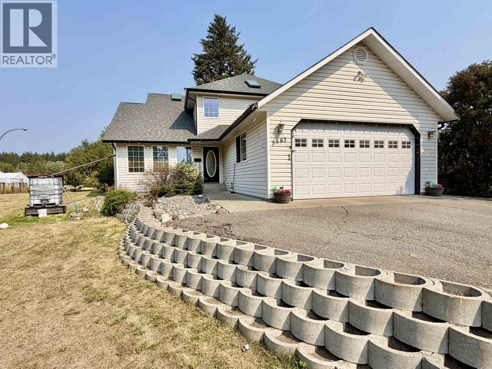 5581 Lakeside Court Property Photo 3