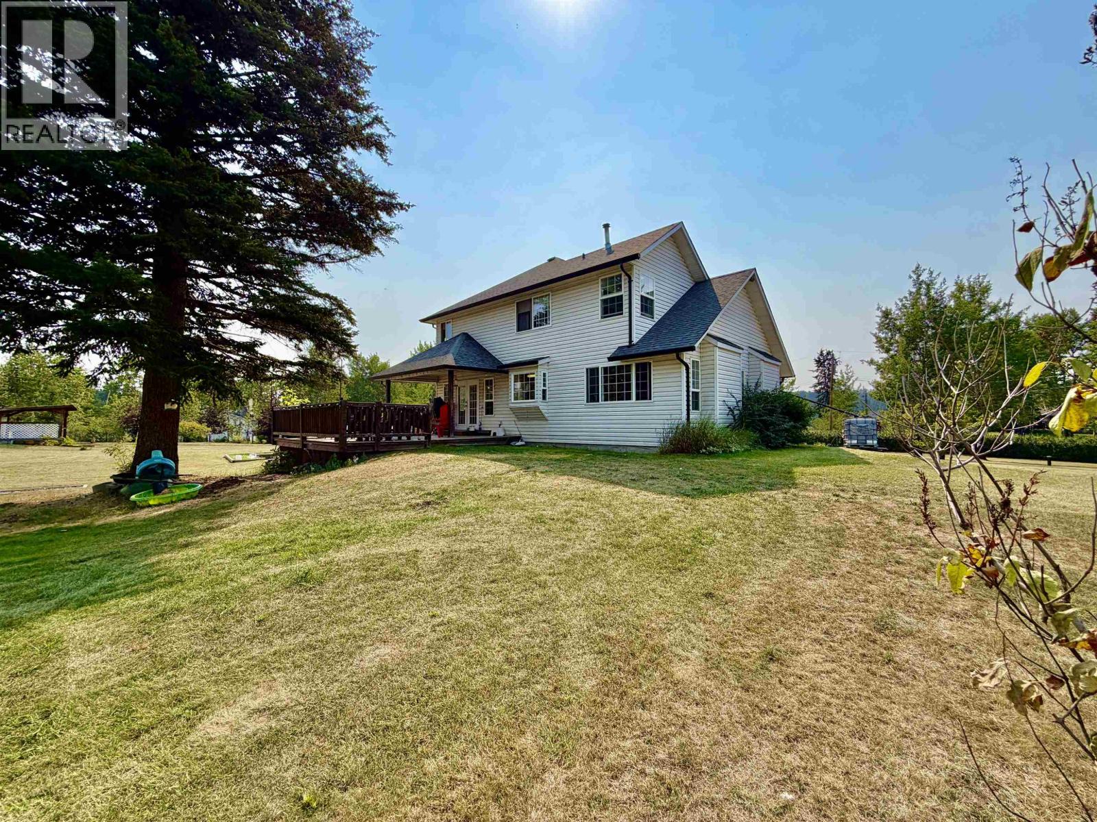 5581 Lakeside Court Property Photo 4