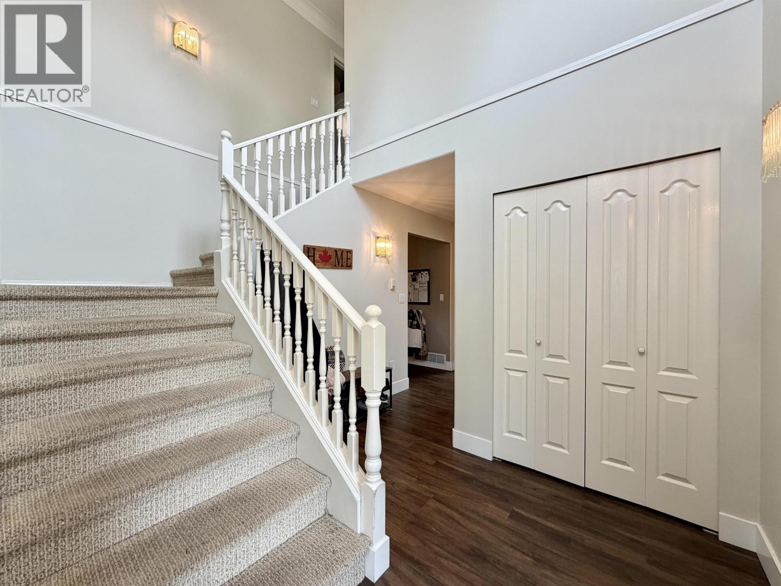 5581 Lakeside Court Property Photo 8