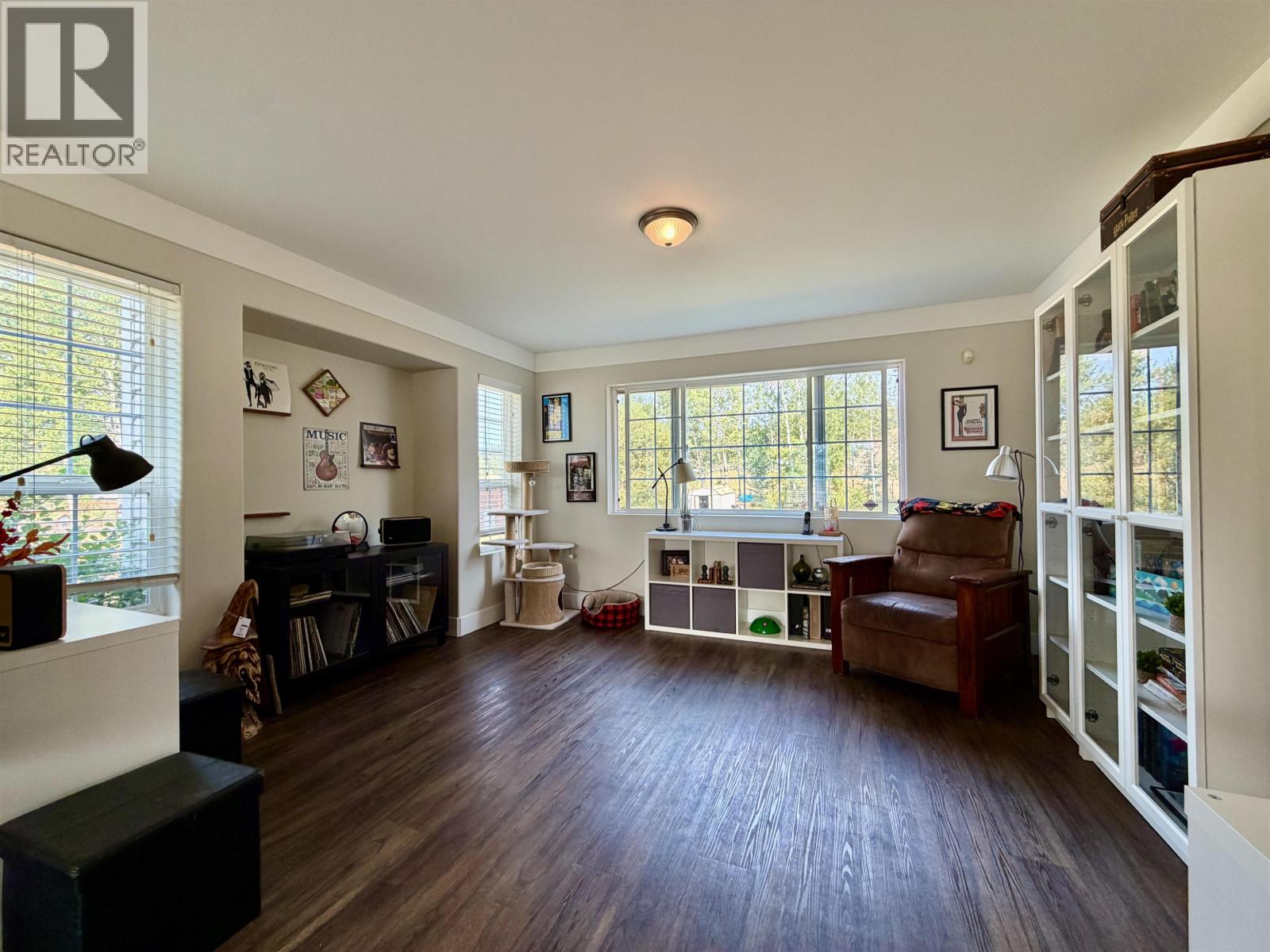 5581 Lakeside Court Property Photo 11