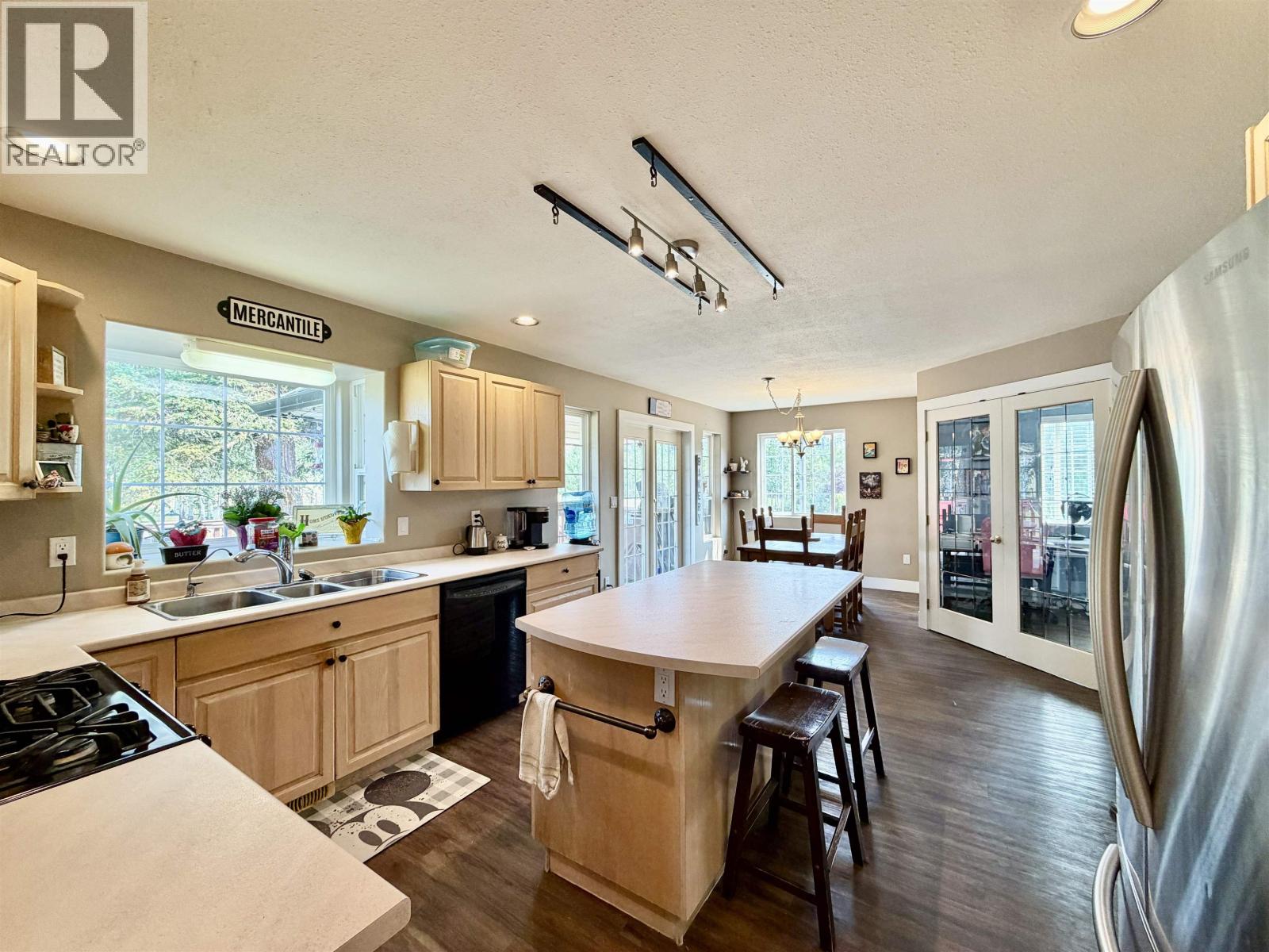 5581 Lakeside Court Property Photo 13