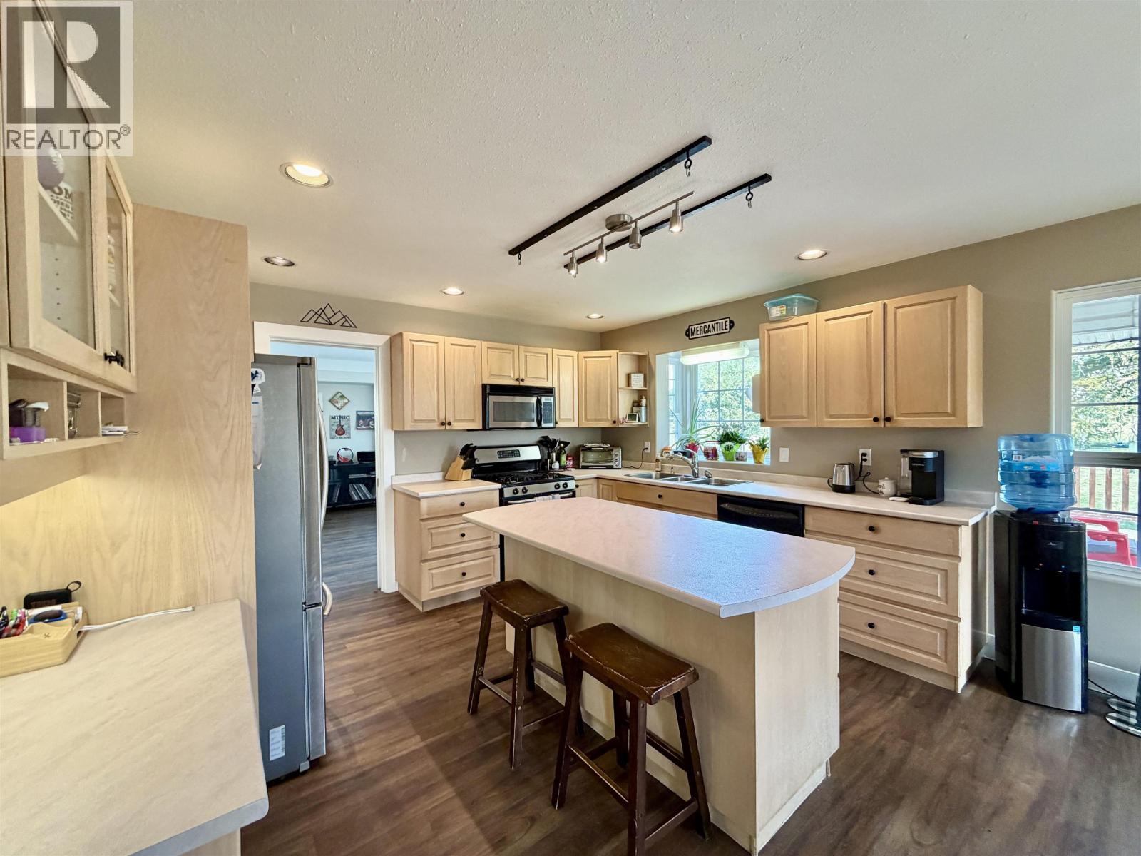 5581 Lakeside Court Property Photo 14