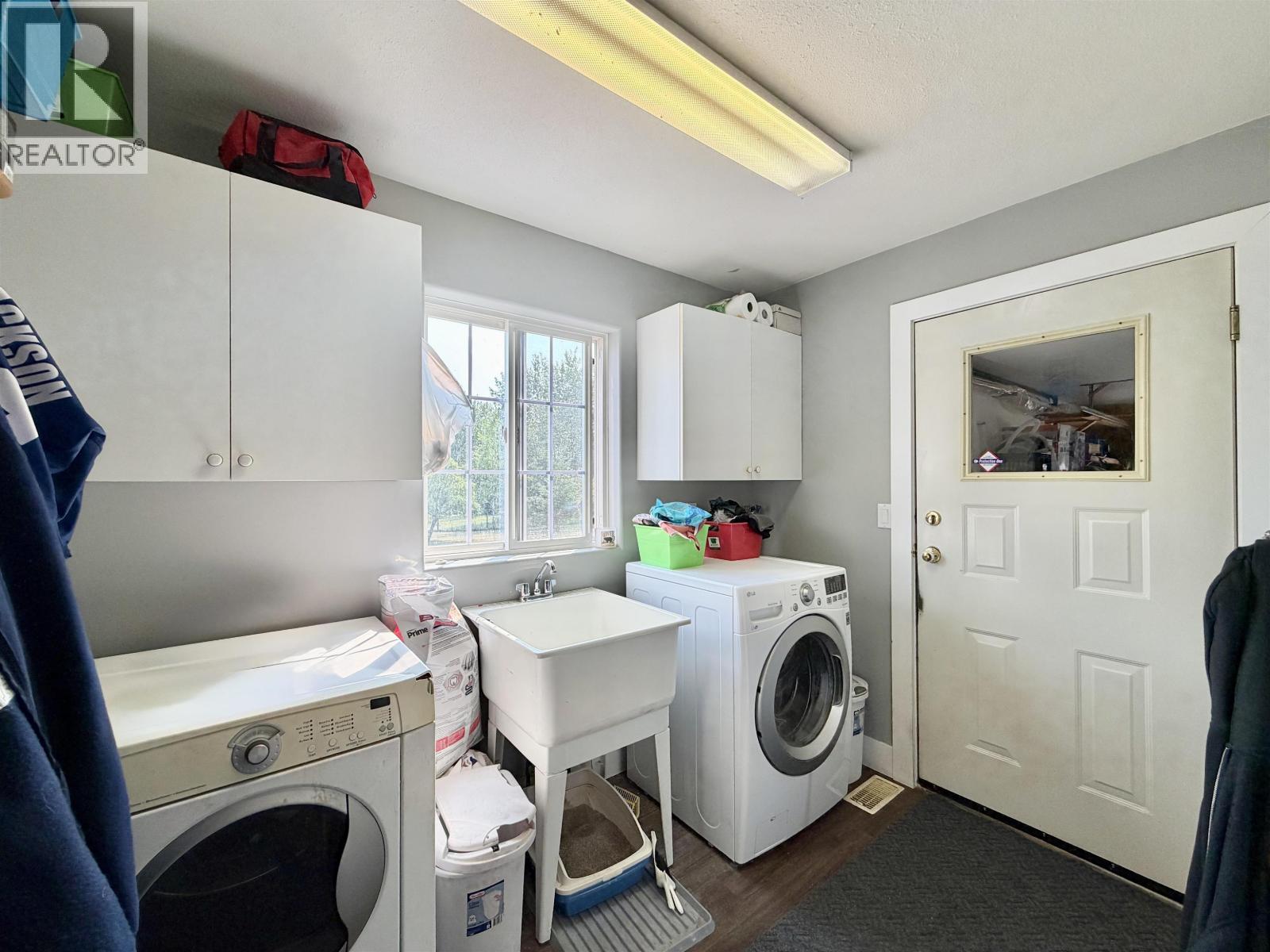 5581 Lakeside Court Property Photo 20