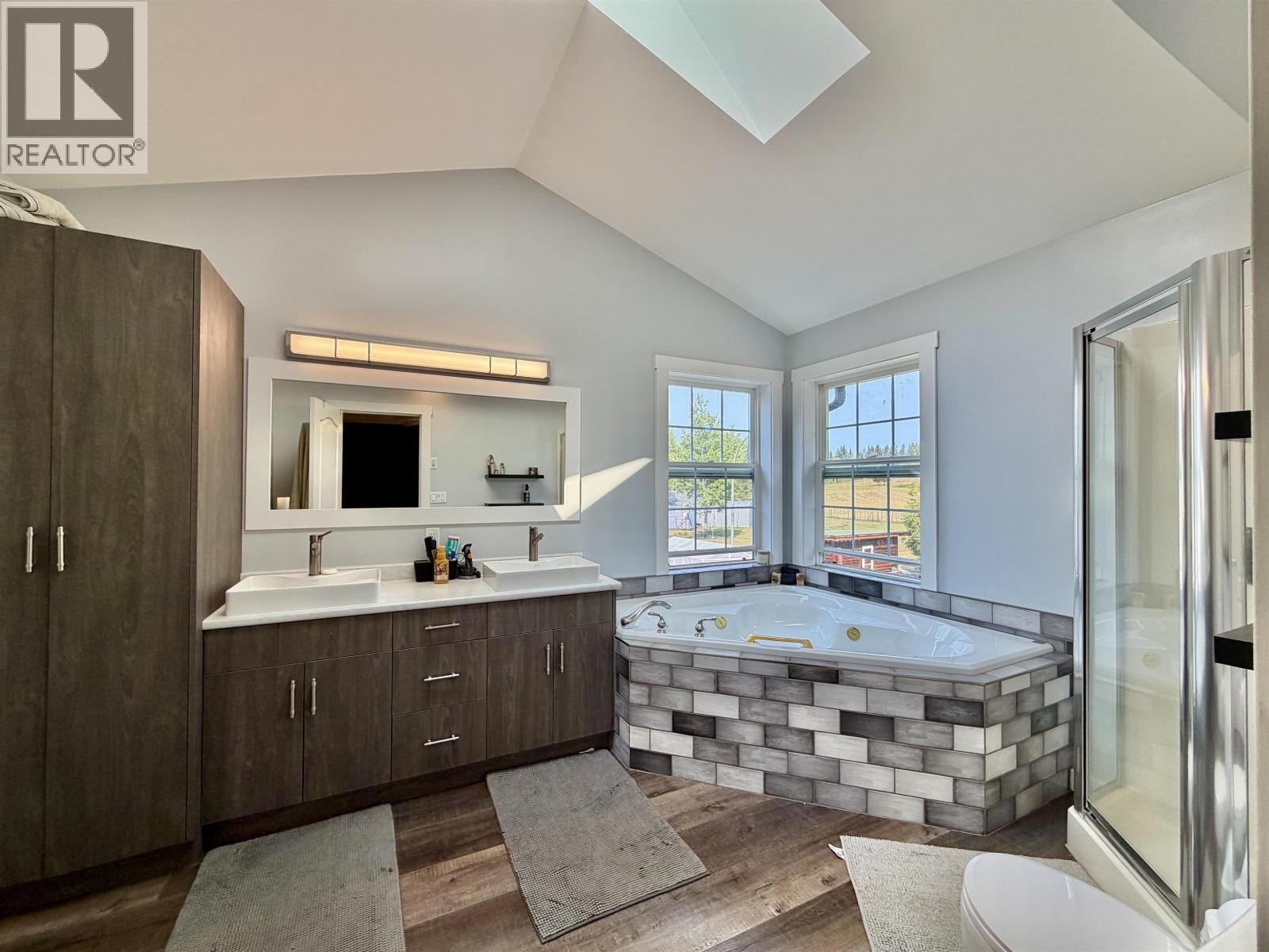 5581 Lakeside Court Property Photo 22