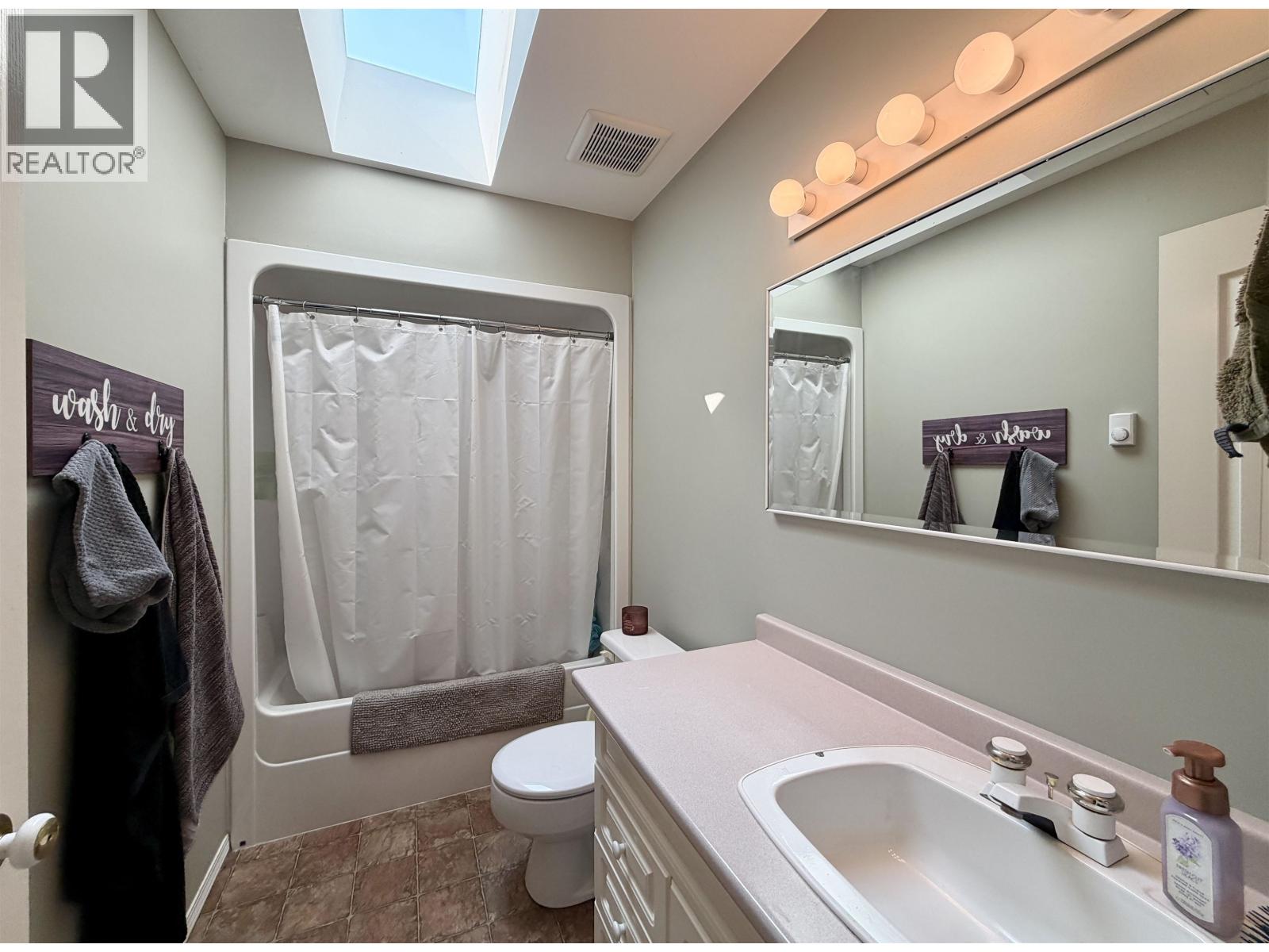 5581 Lakeside Court Property Photo 24