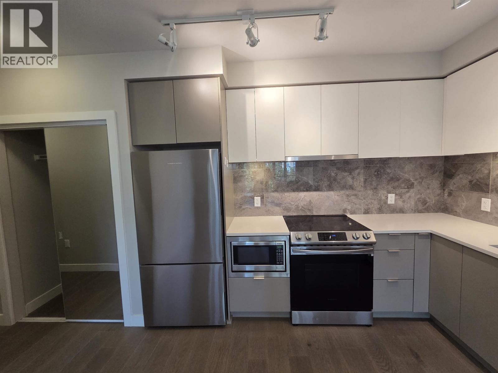 401 8725 University Crescent Property Photo 3